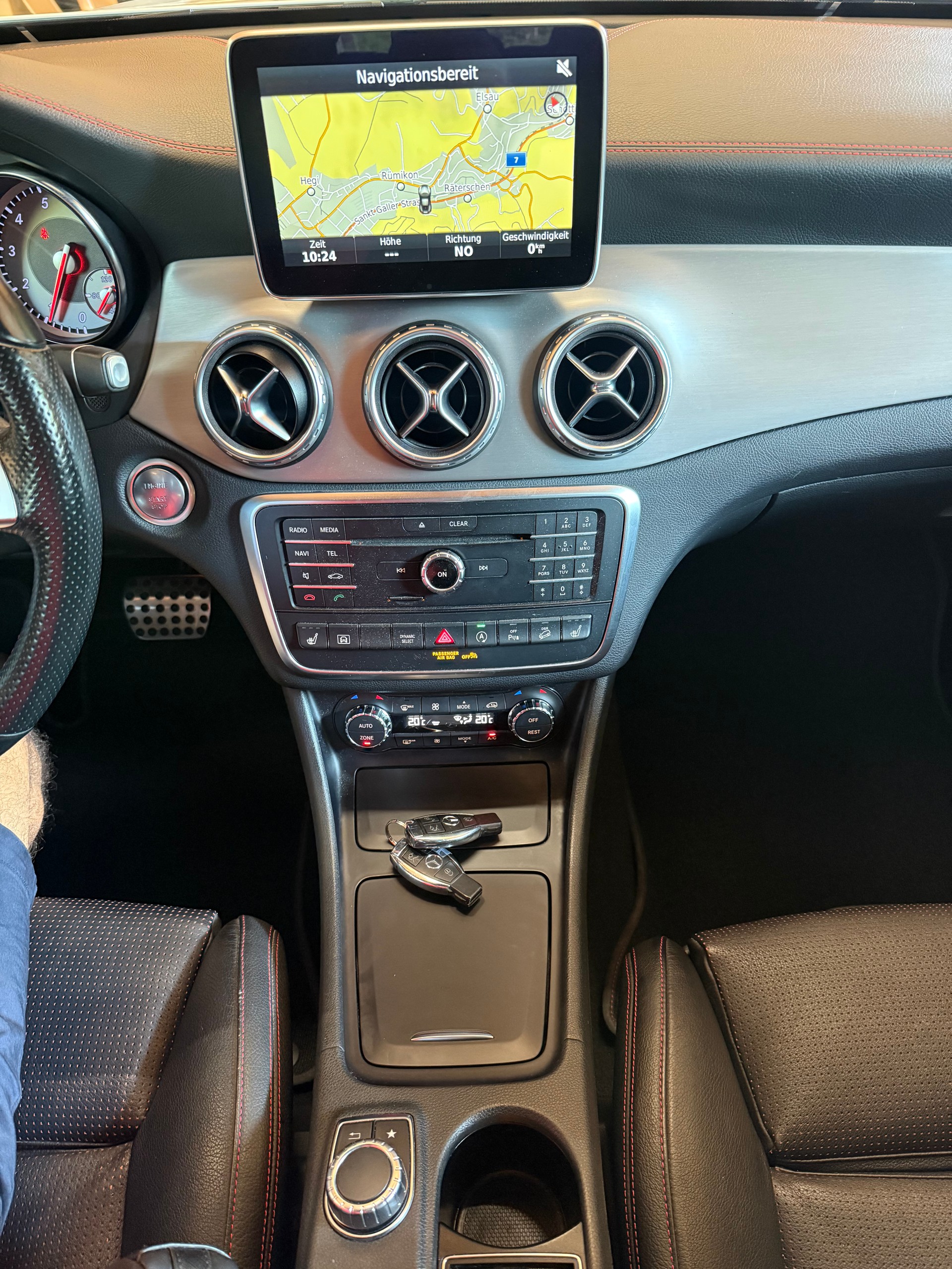 MERCEDES-BENZ GLA 250 AMG Line 4Matic 7G-DCT-image-12