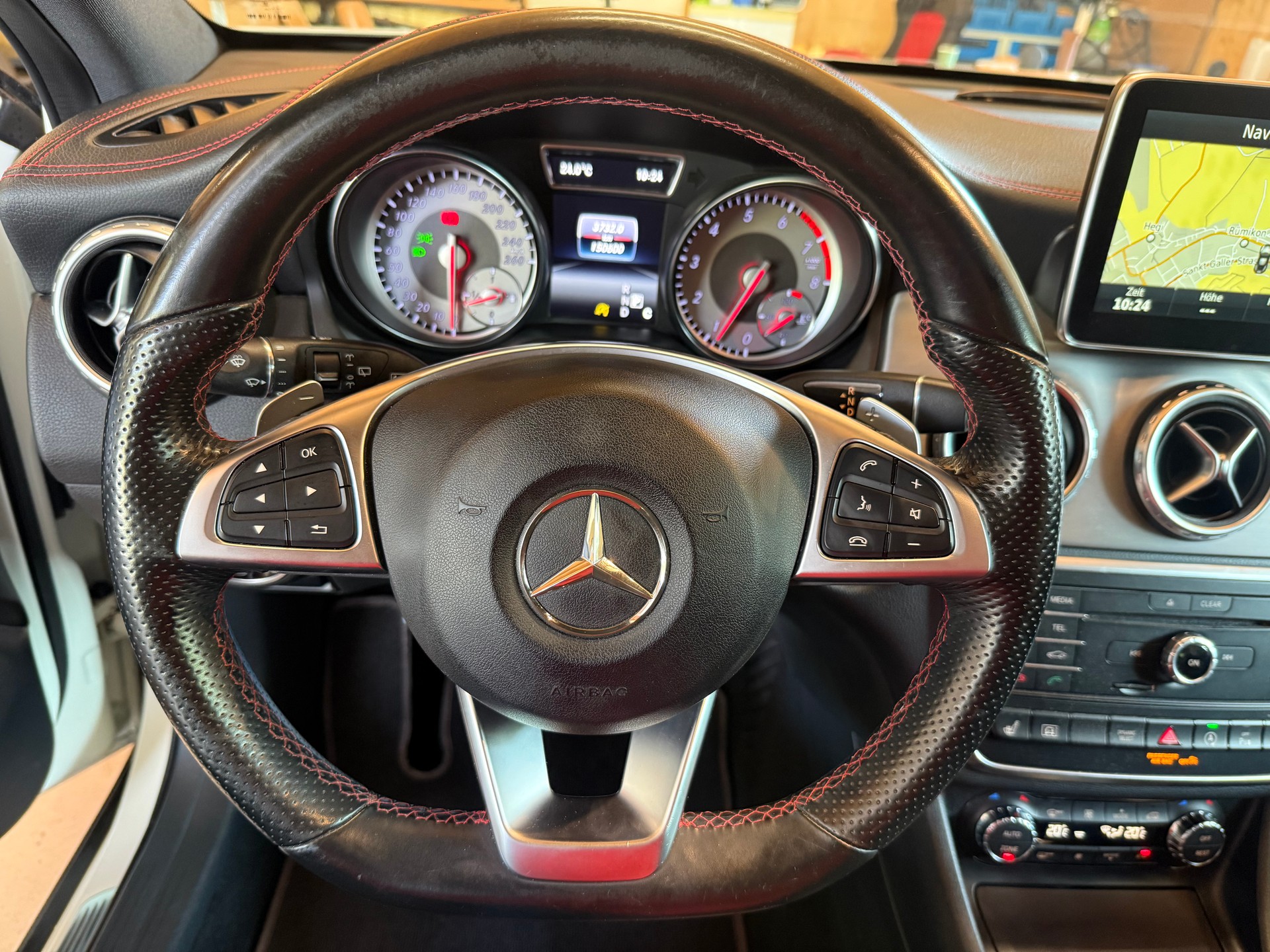 MERCEDES-BENZ GLA 250 AMG Line 4Matic 7G-DCT-image-10