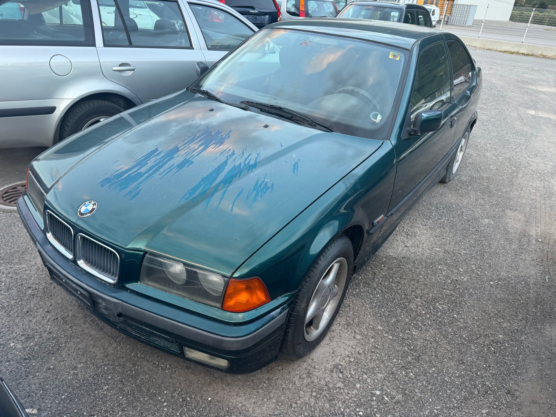 BMW 318ti Compact-image-0