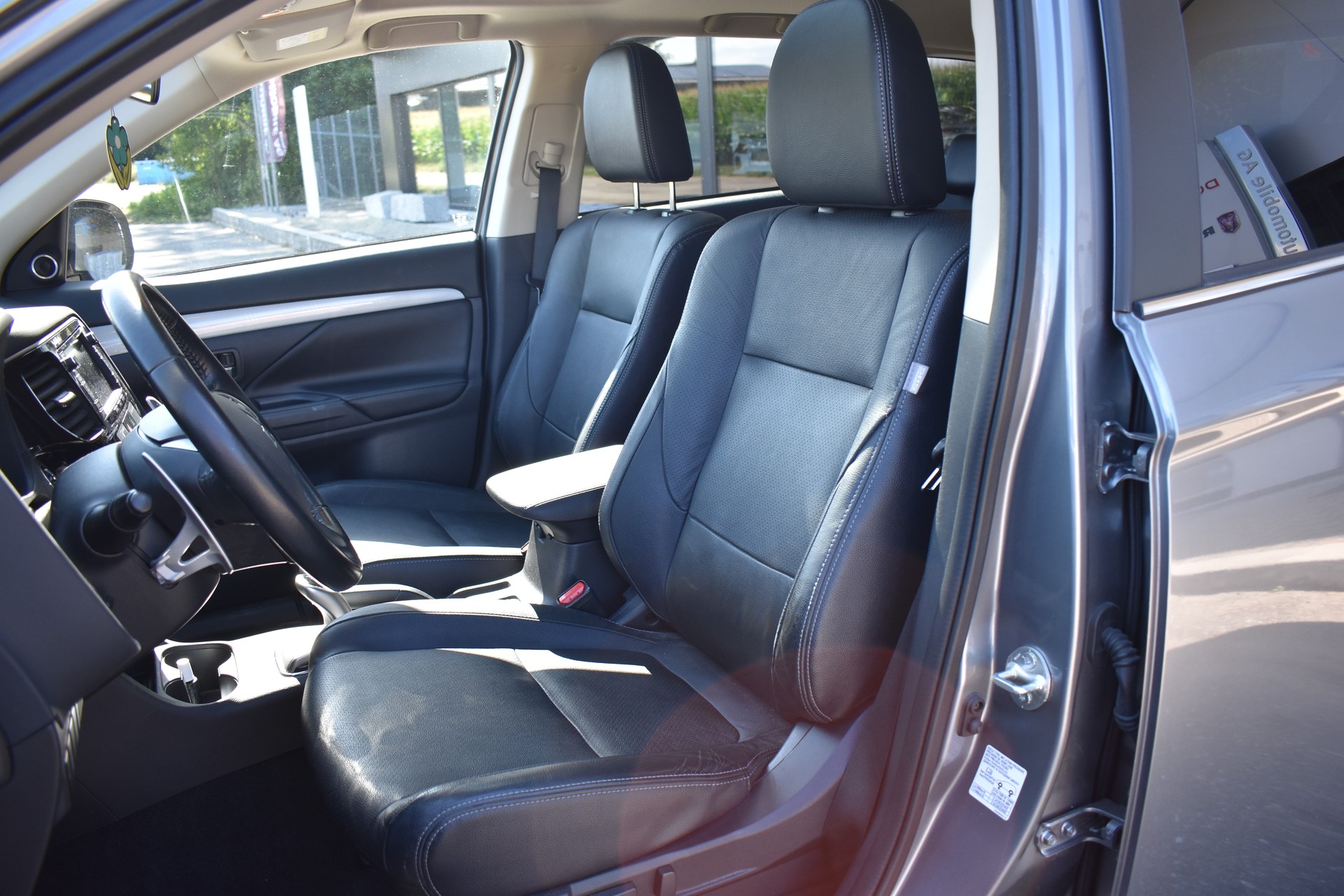 MITSUBISHI Outlander 2.0 PHEV Intense-image-11