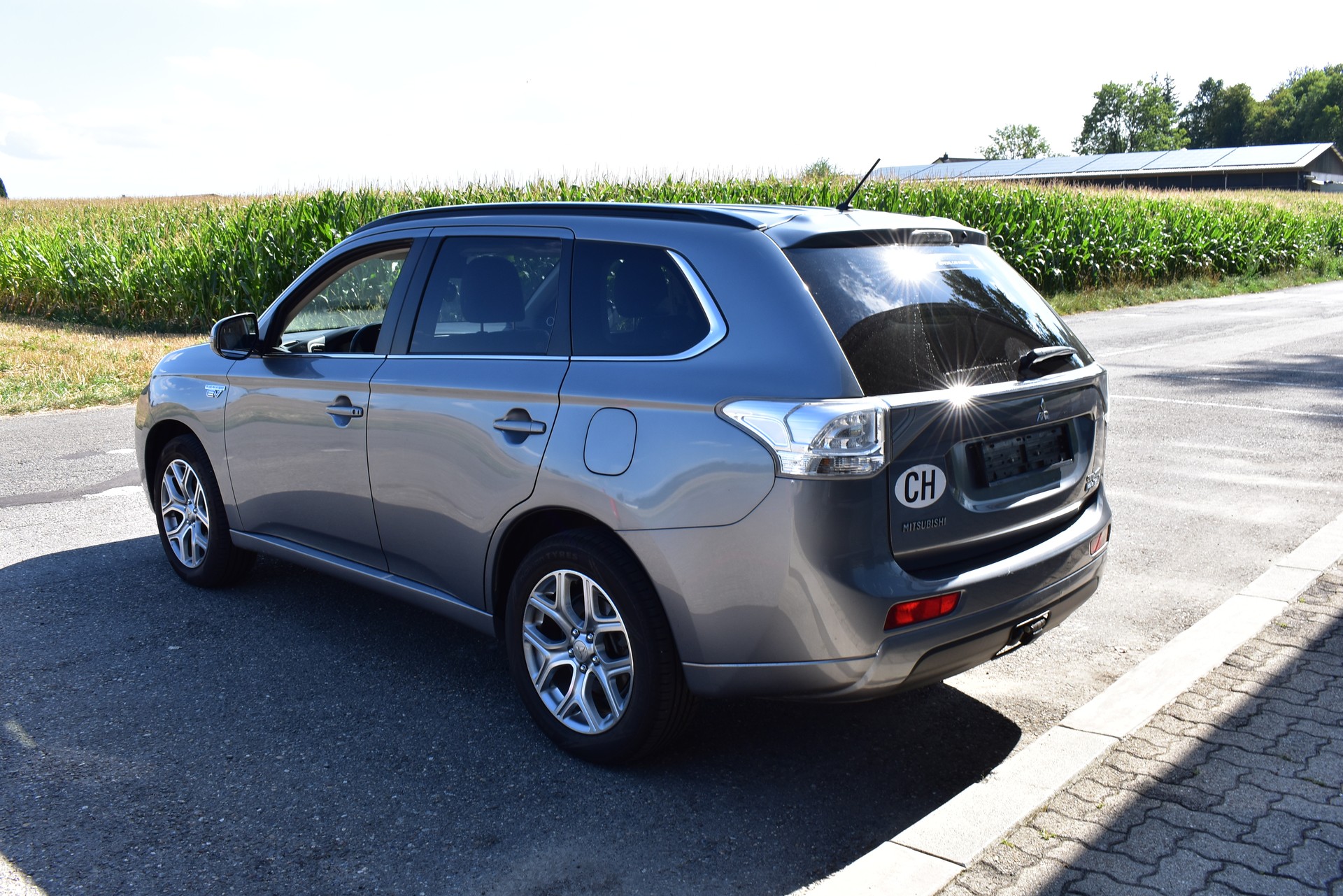 MITSUBISHI Outlander 2.0 PHEV Intense-image-4