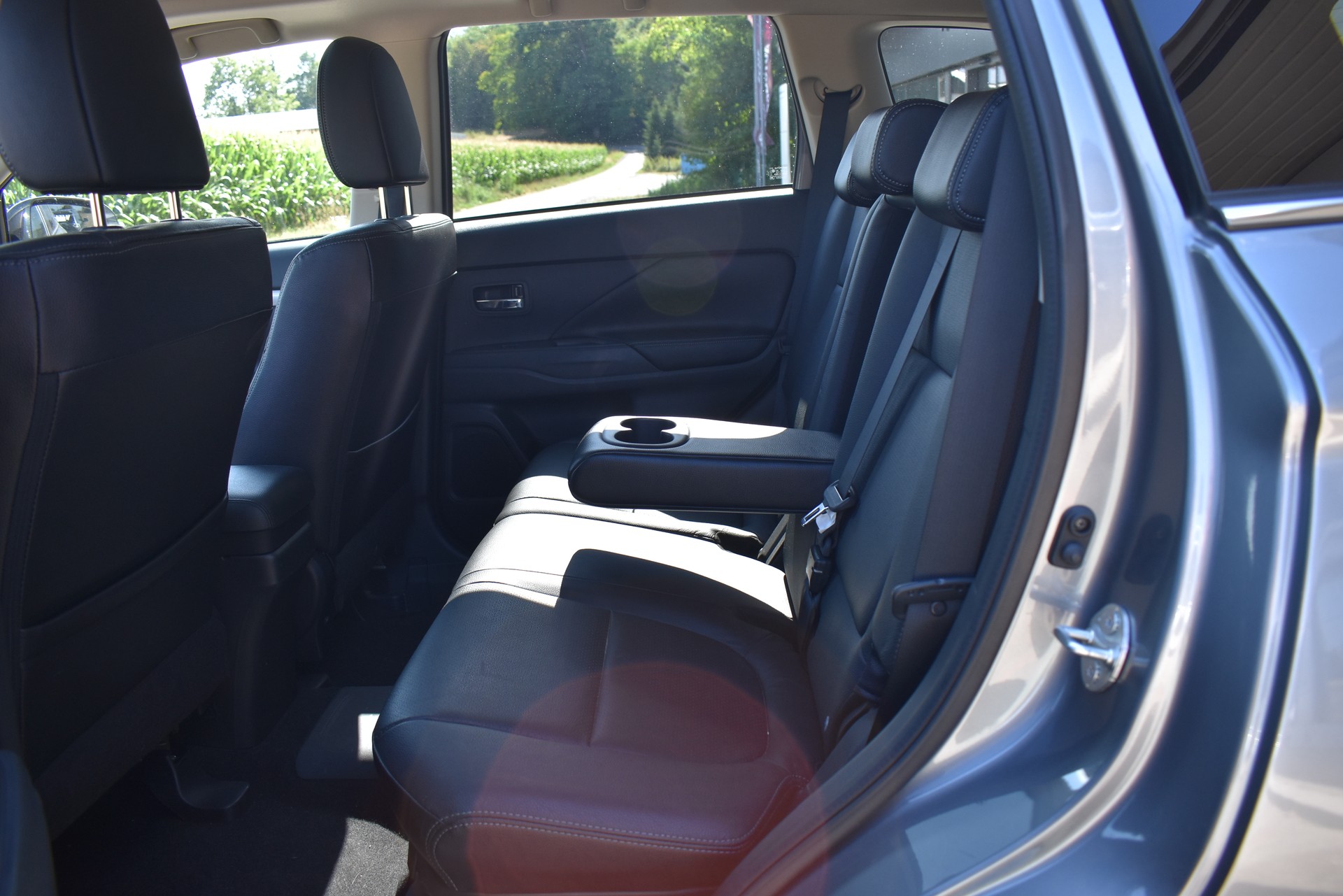MITSUBISHI Outlander 2.0 PHEV Intense-image-8