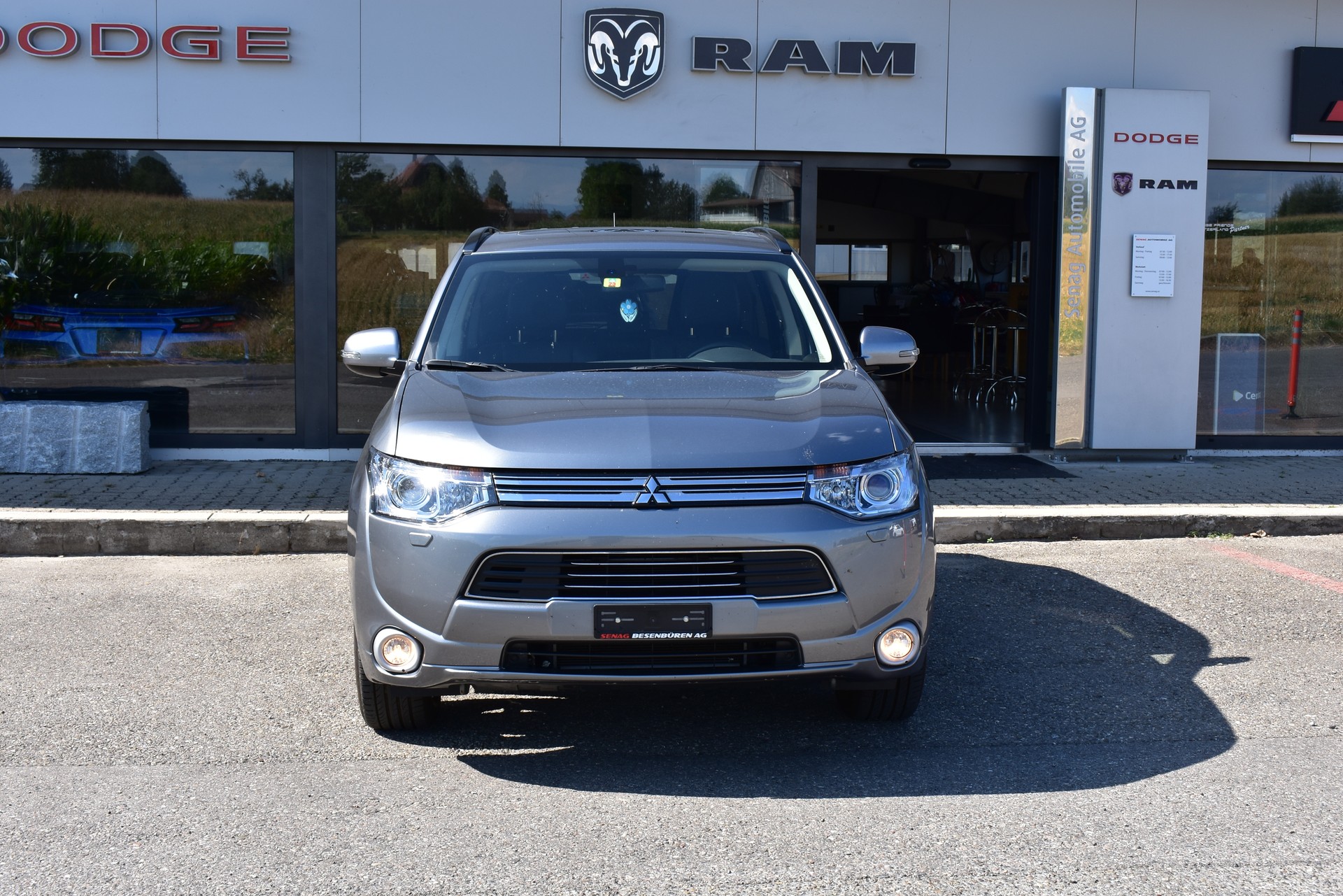MITSUBISHI Outlander 2.0 PHEV Intense-image-0