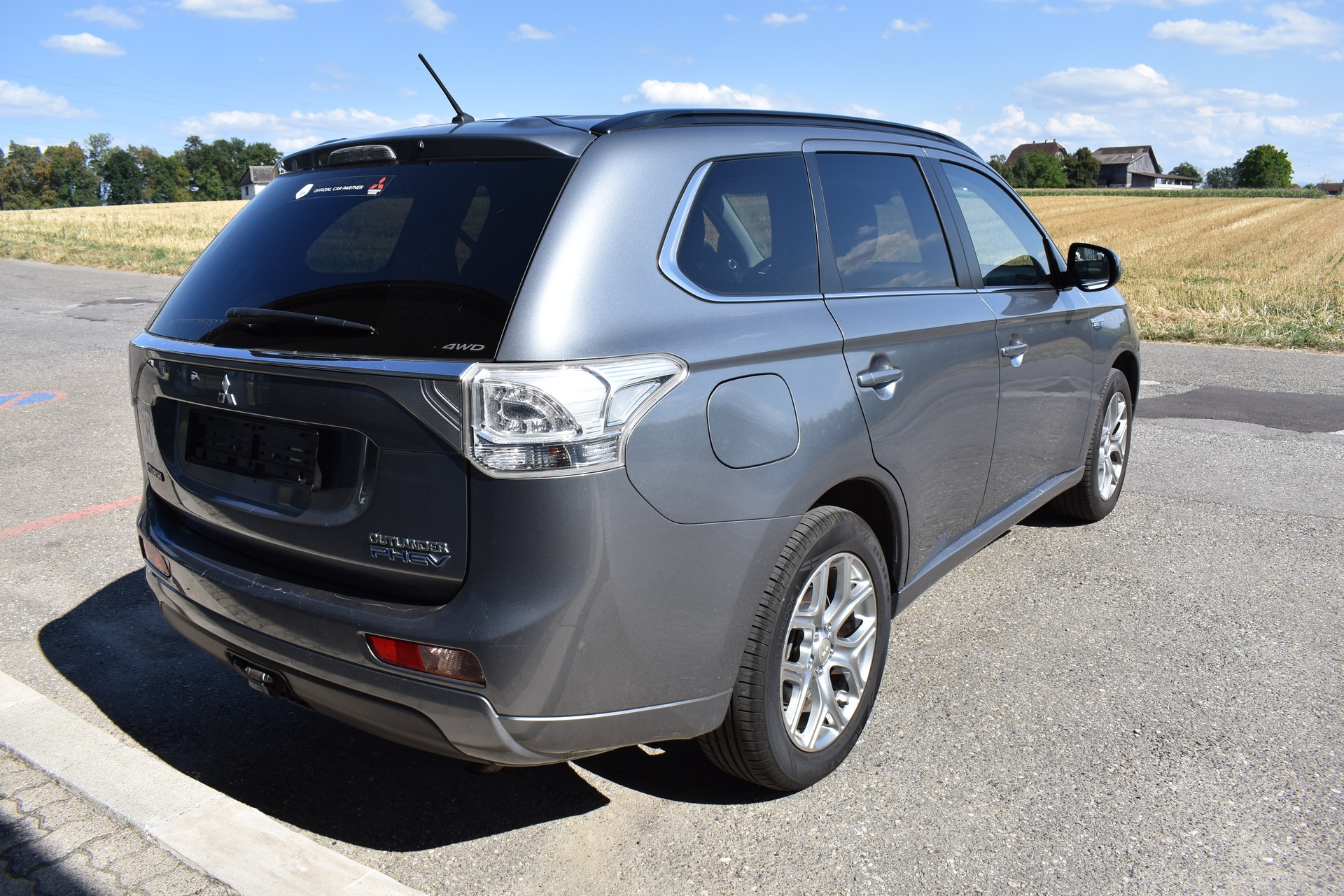 MITSUBISHI Outlander 2.0 PHEV Intense-image-6
