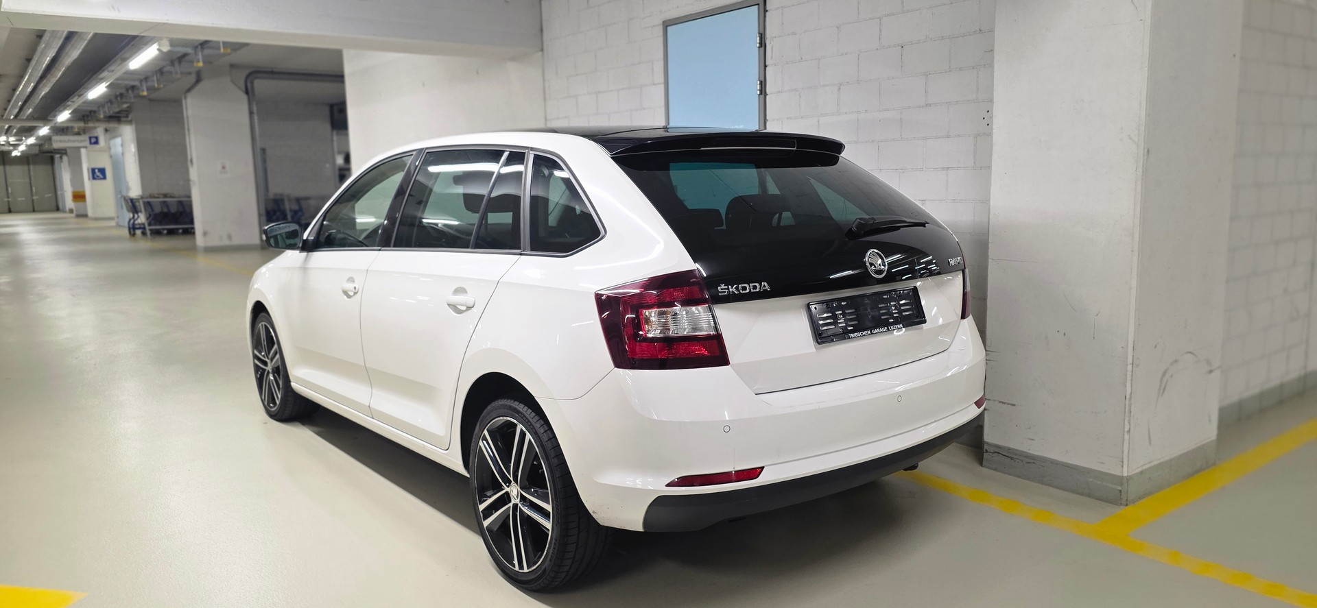 SKODA Rapid Spaceback 1.2 TSI Style-image-2