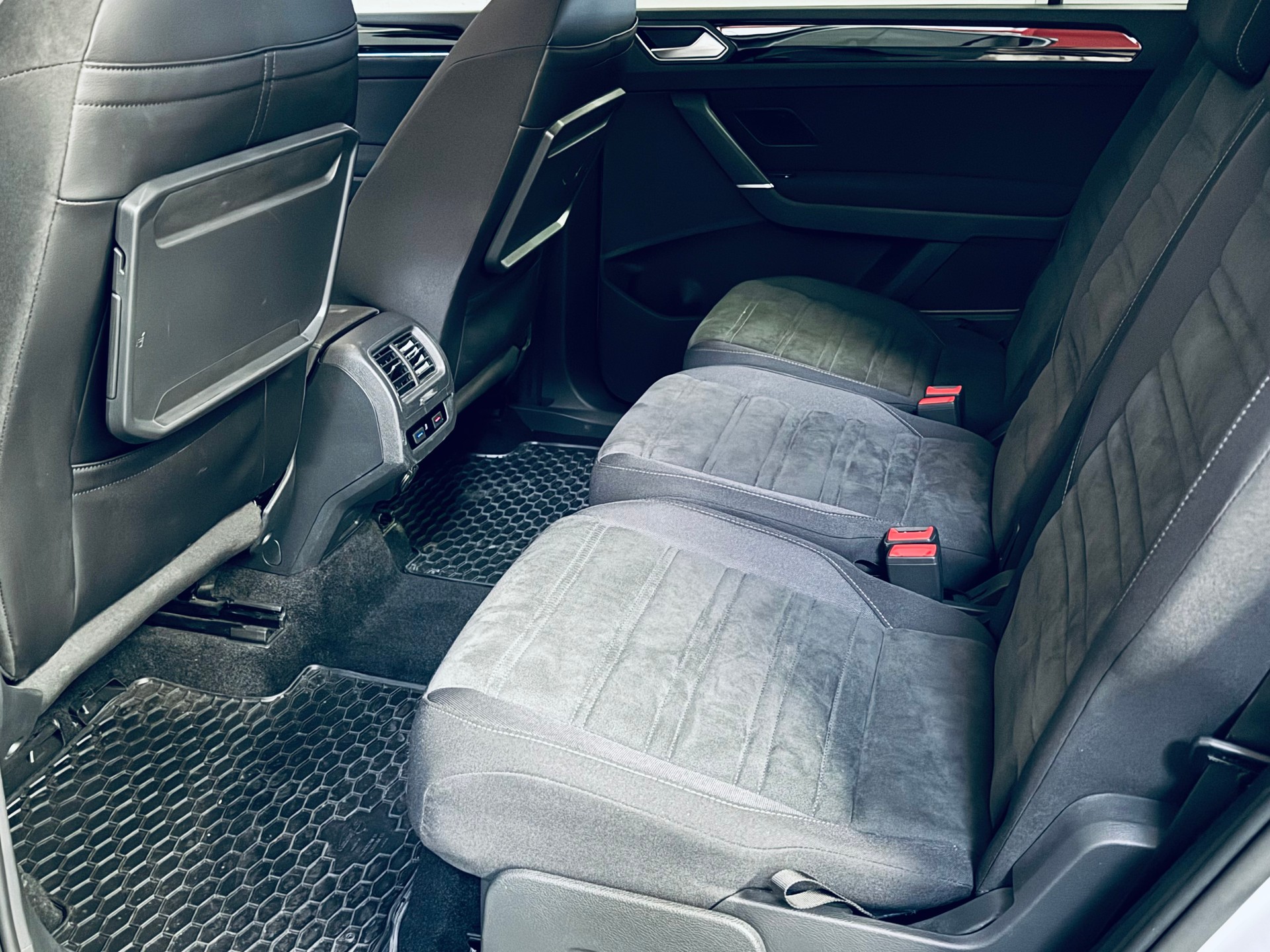 VW Touran 1.4 TSI BlueMotion Technology R-Line DSG-image-18
