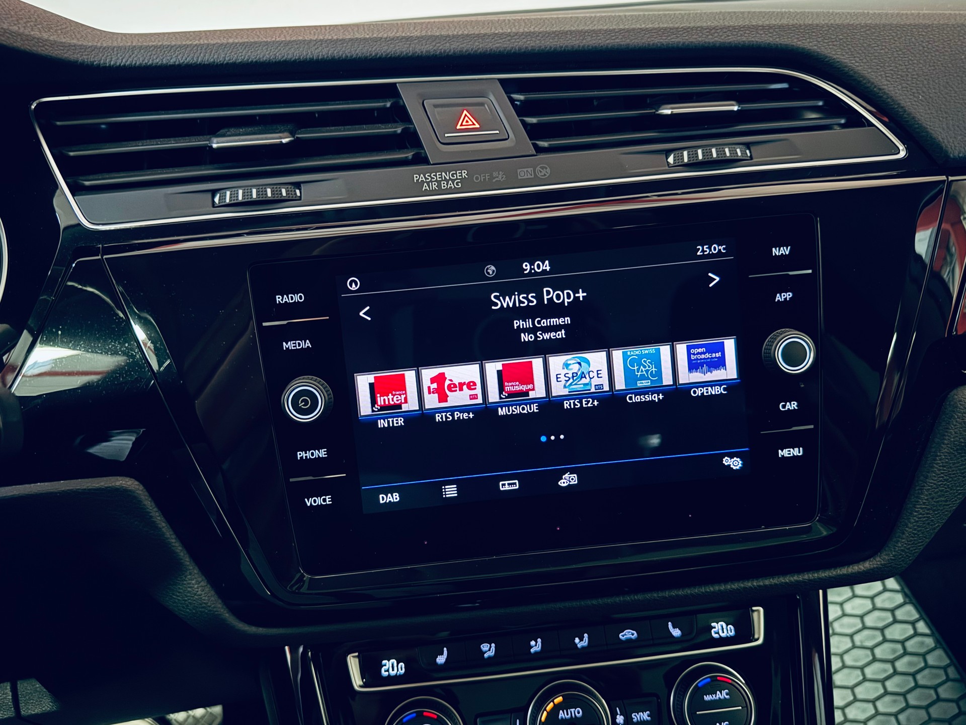 VW Touran 1.4 TSI BlueMotion Technology R-Line DSG-image-23