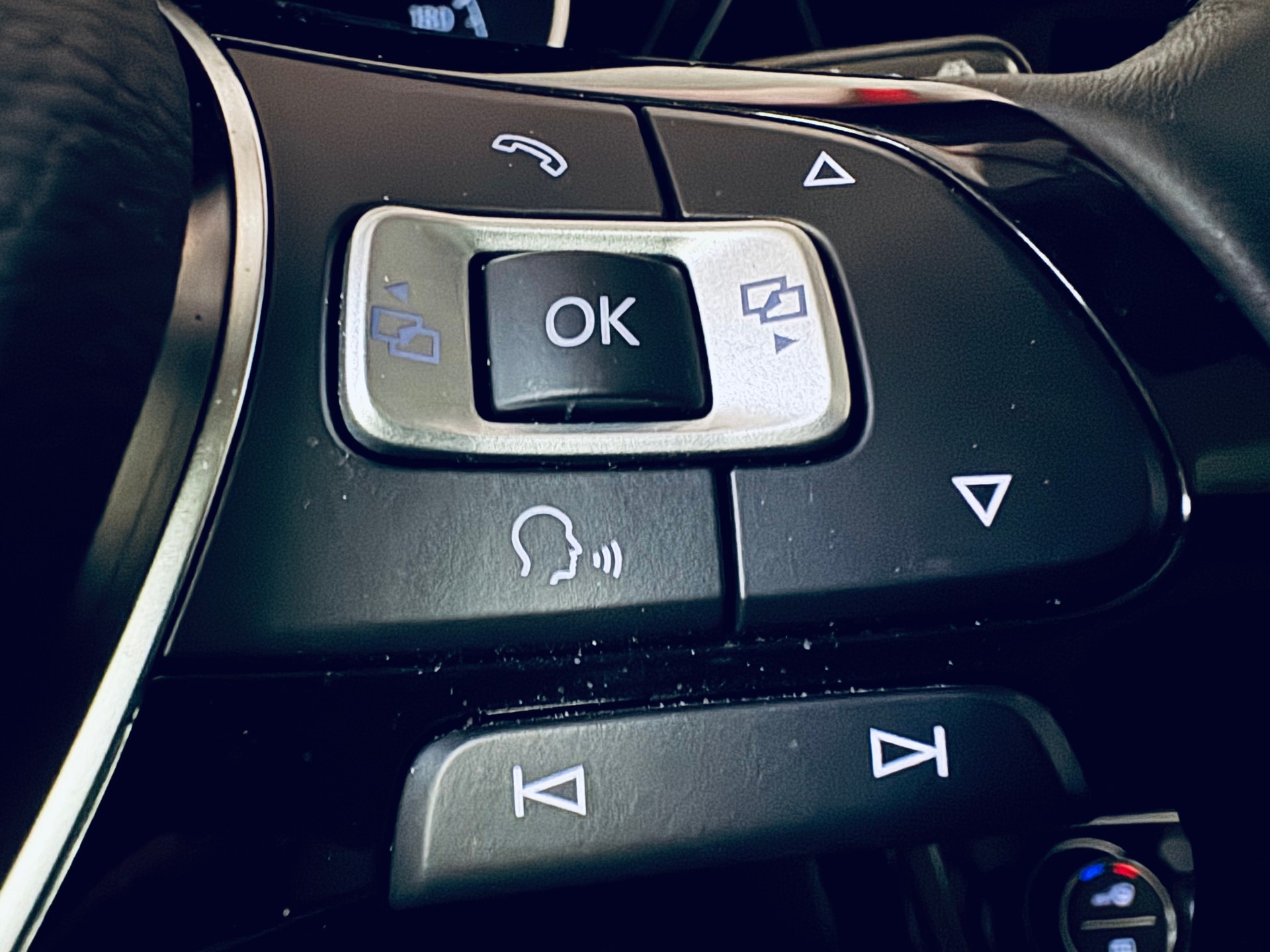 VW Touran 1.4 TSI BlueMotion Technology R-Line DSG-image-33
