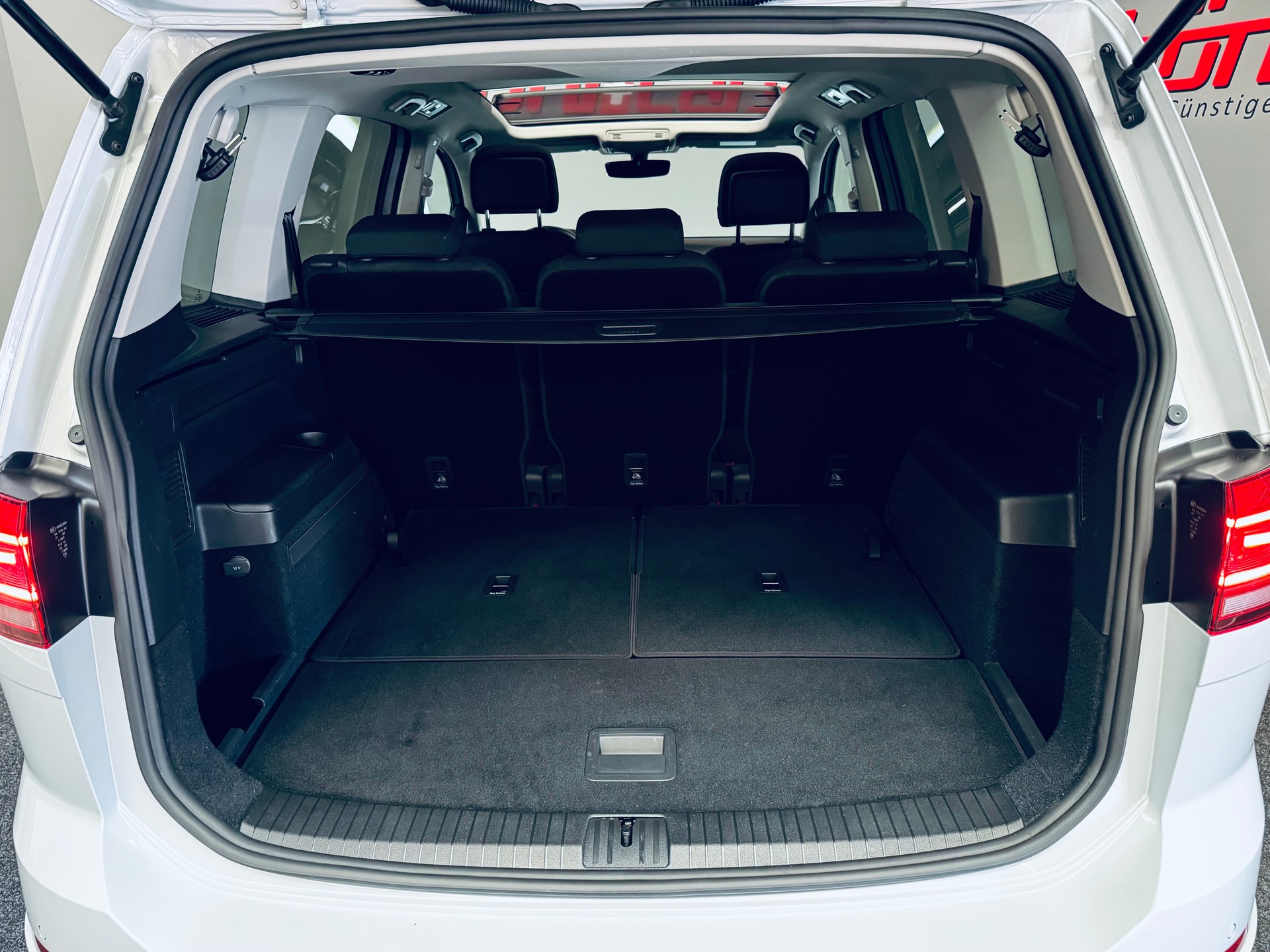 VW Touran 1.4 TSI BlueMotion Technology R-Line DSG-image-15