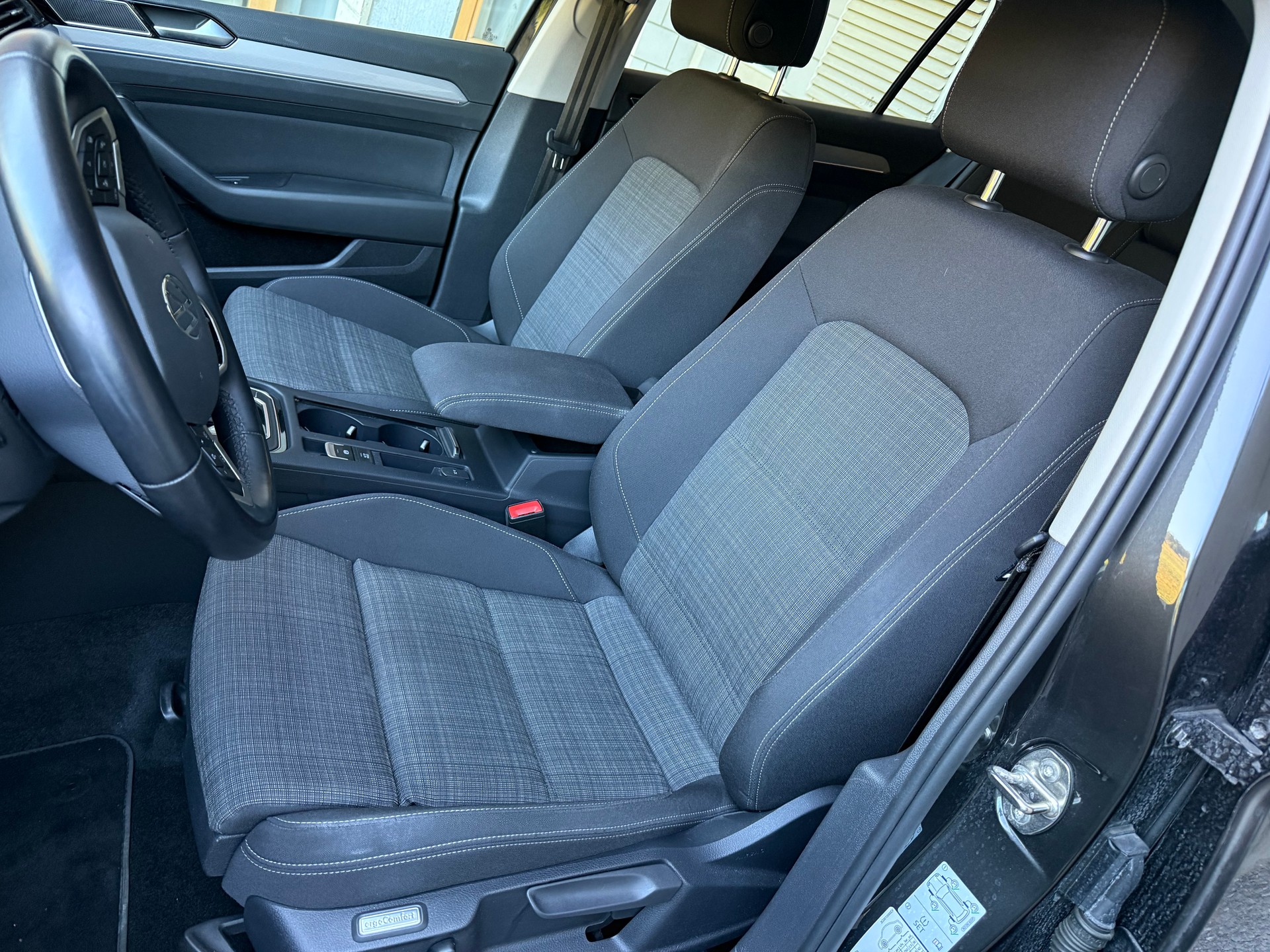 VW Passat Variant 2.0 TDI Business DSG-image-8
