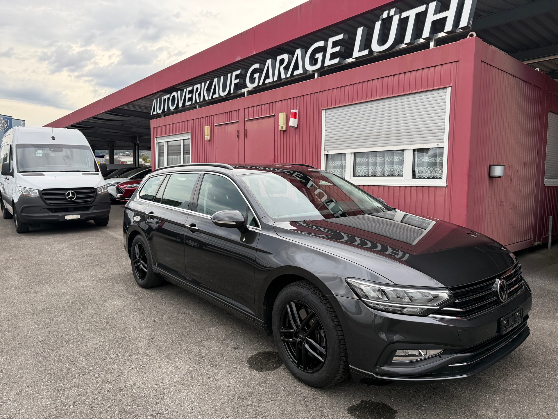 VW Passat Variant 2.0 TDI Business DSG-image-0