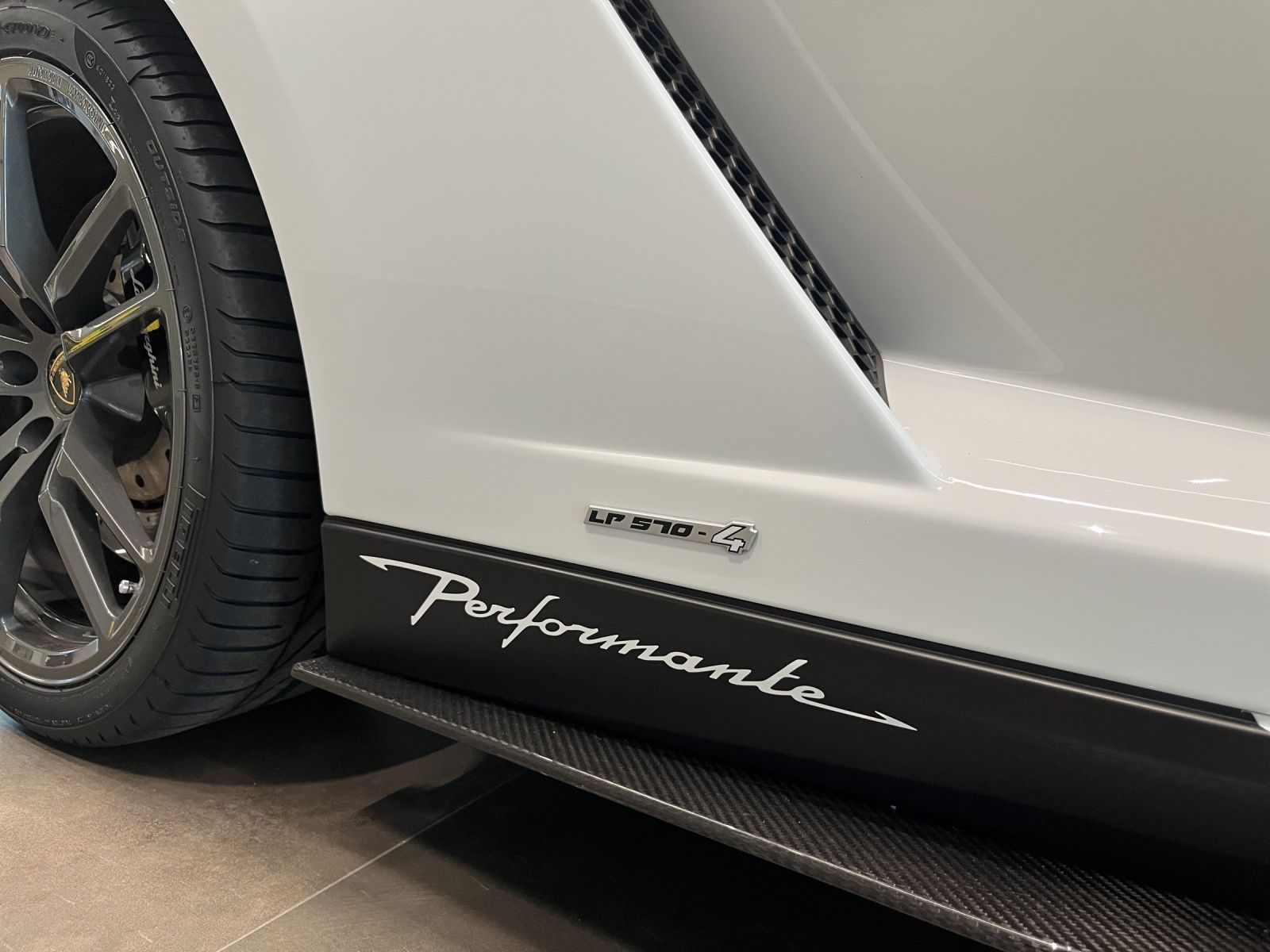 LAMBORGHINI Gallardo Spyder 5.2 E-Gear Performante-image-10