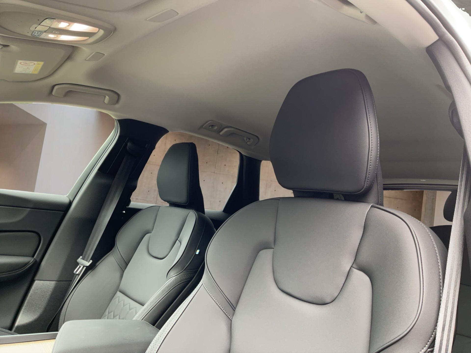 VOLVO XC60 2.0 B5 MH Plus Dark AWD-image-13