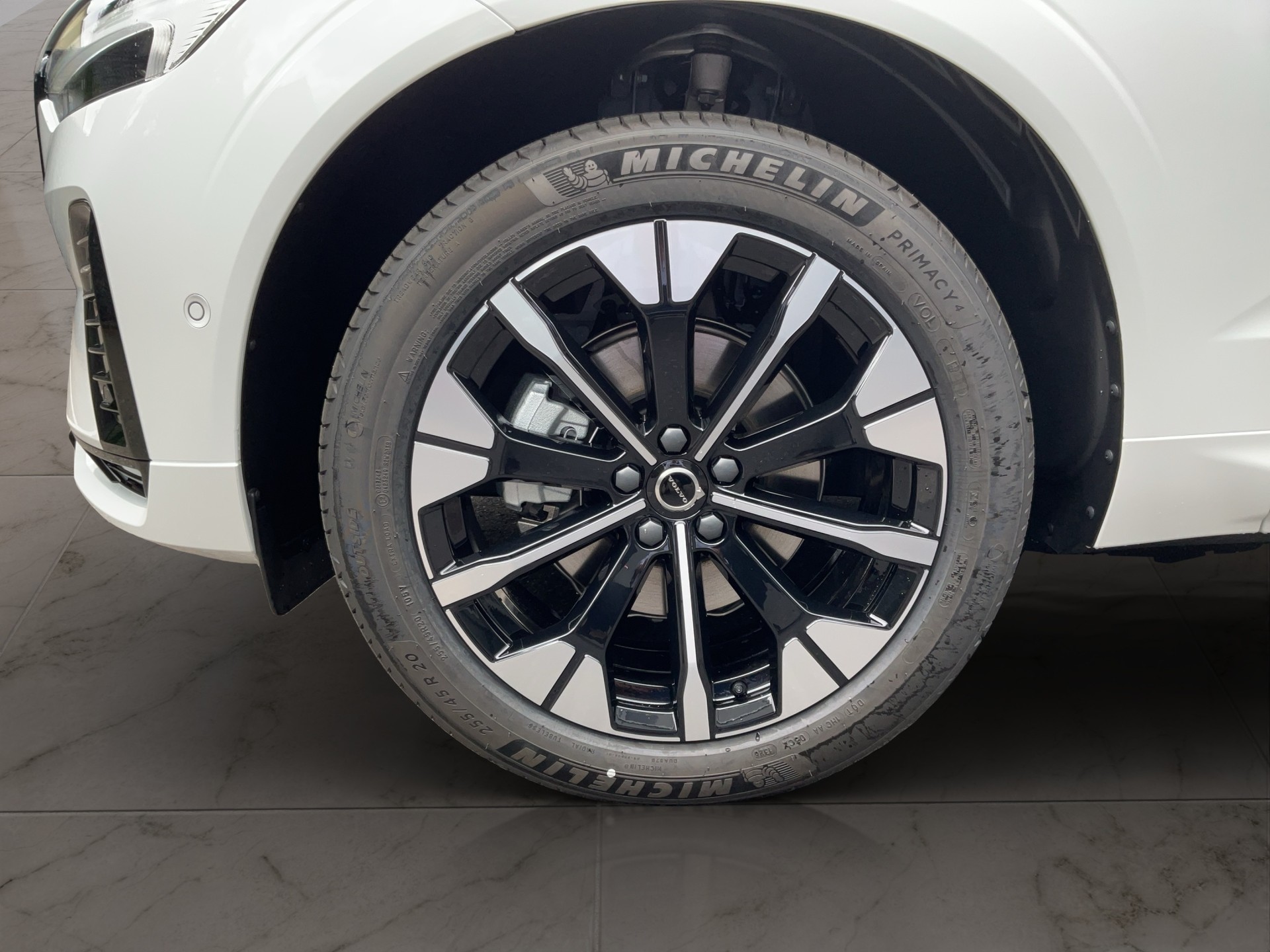 VOLVO XC60 2.0 B5 MH Plus Dark AWD-image-8