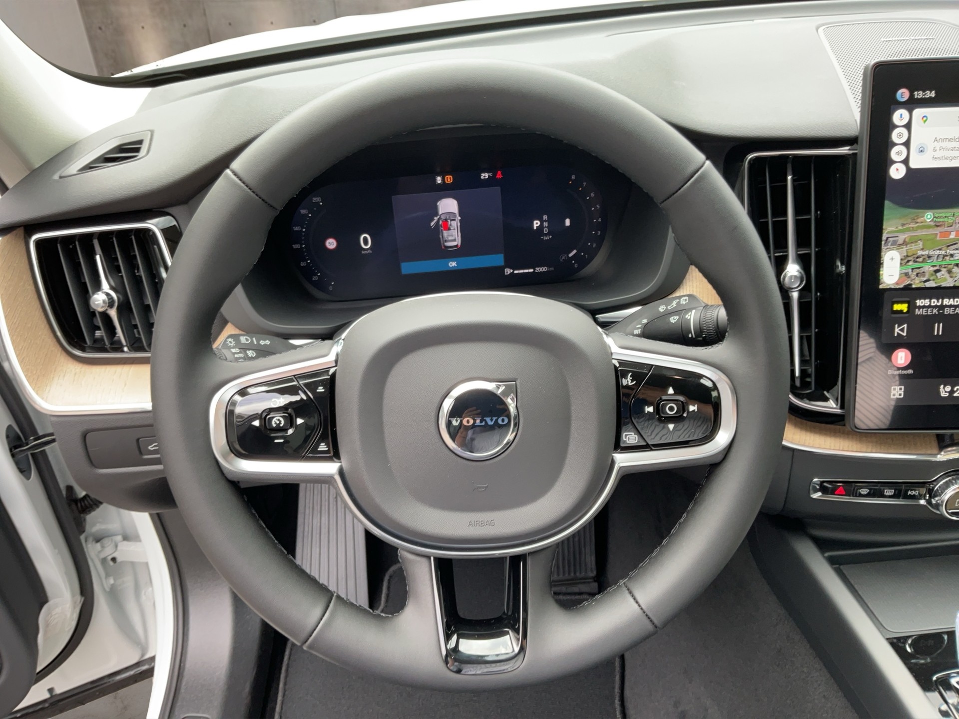 VOLVO XC60 2.0 B5 MH Plus Dark AWD-image-15