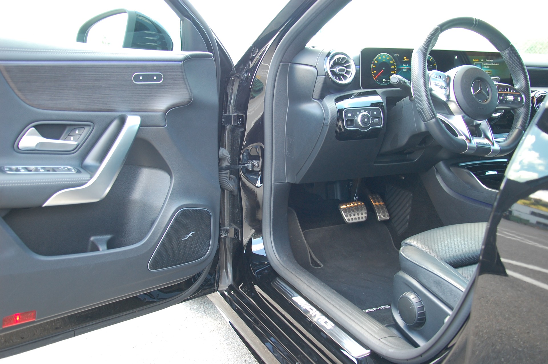 MERCEDES-BENZ A 35 AMG 4Matic Speedshift-image-13