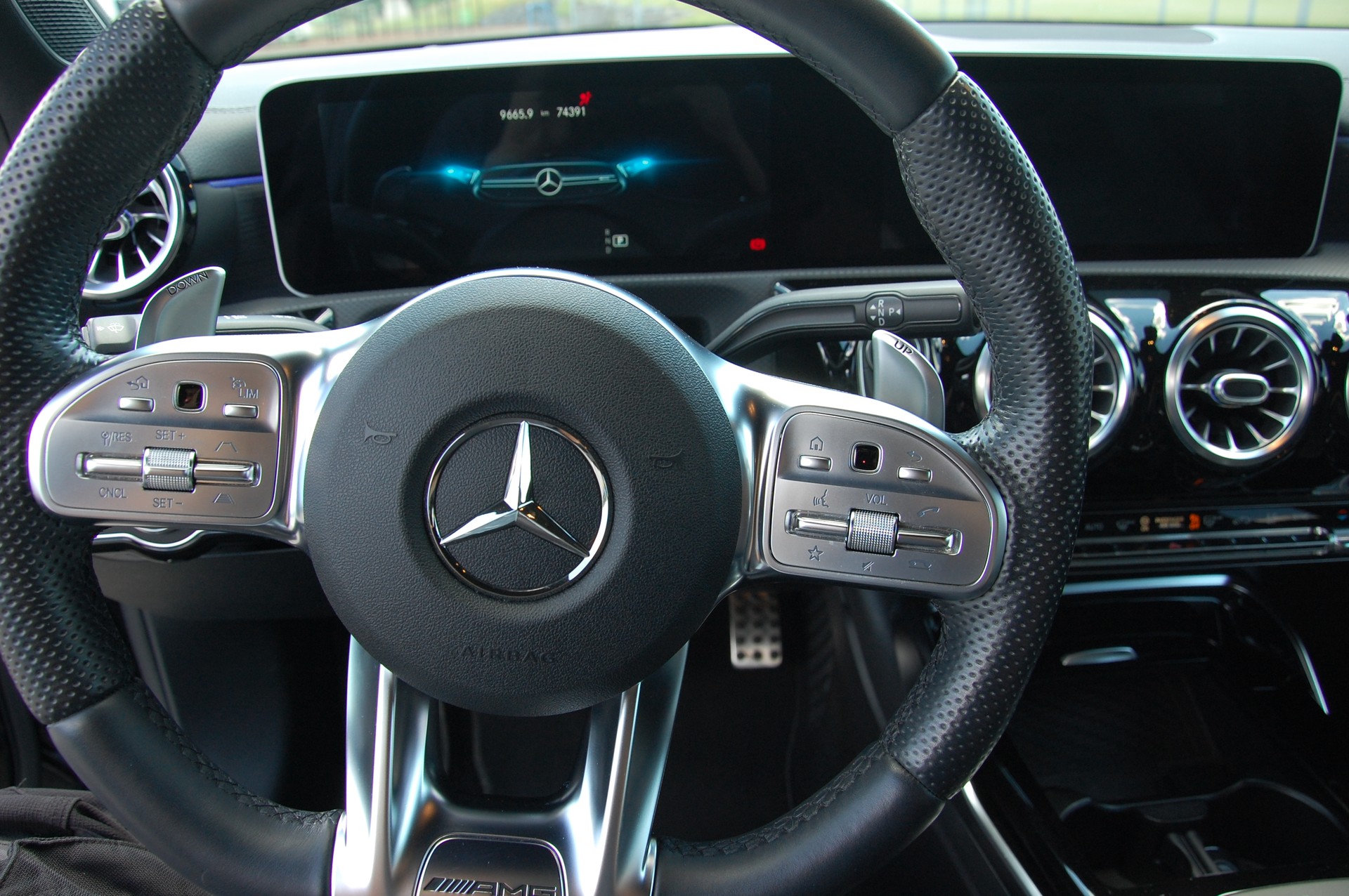 MERCEDES-BENZ A 35 AMG 4Matic Speedshift-image-11