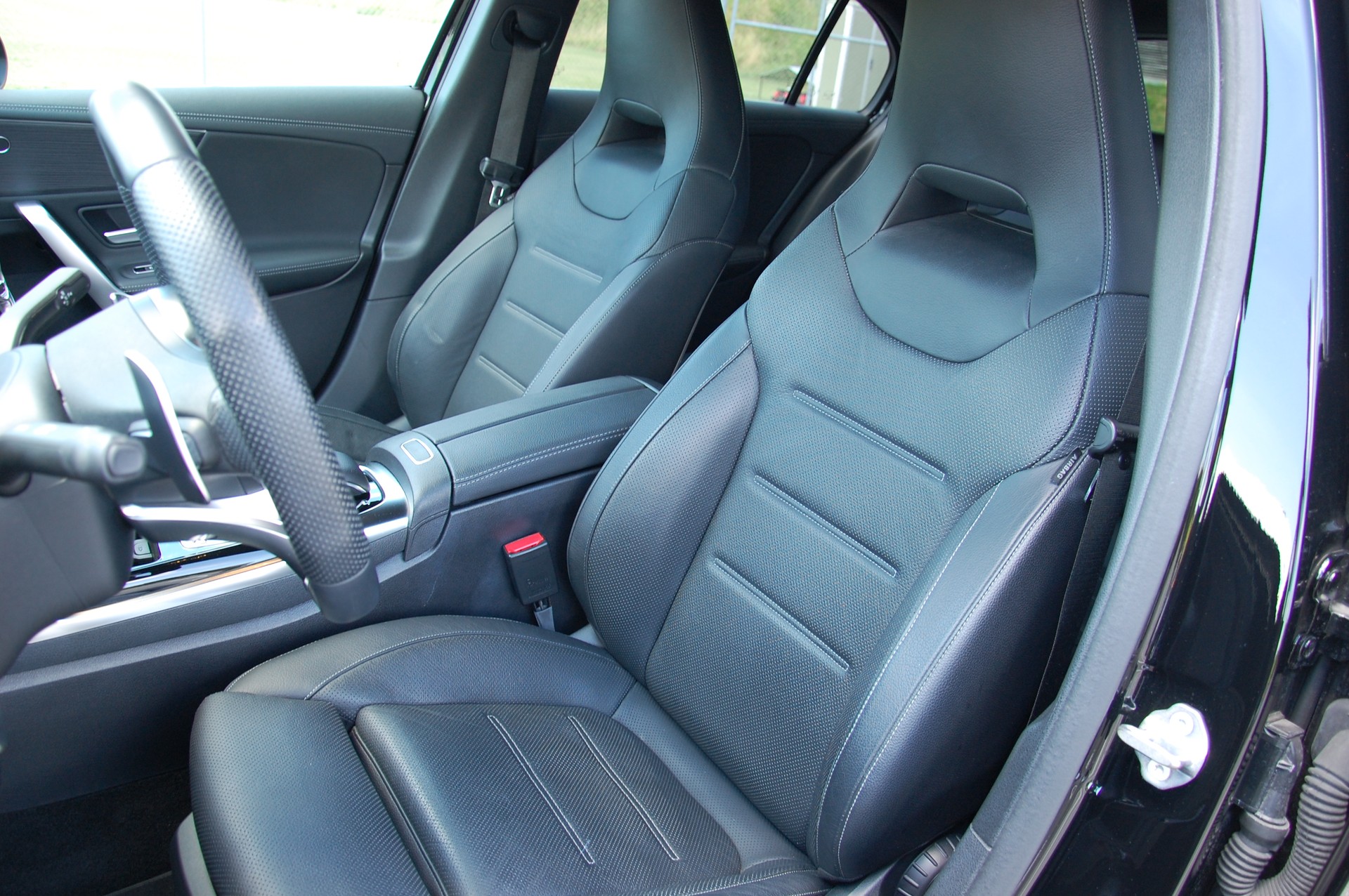 MERCEDES-BENZ A 35 AMG 4Matic Speedshift-image-10