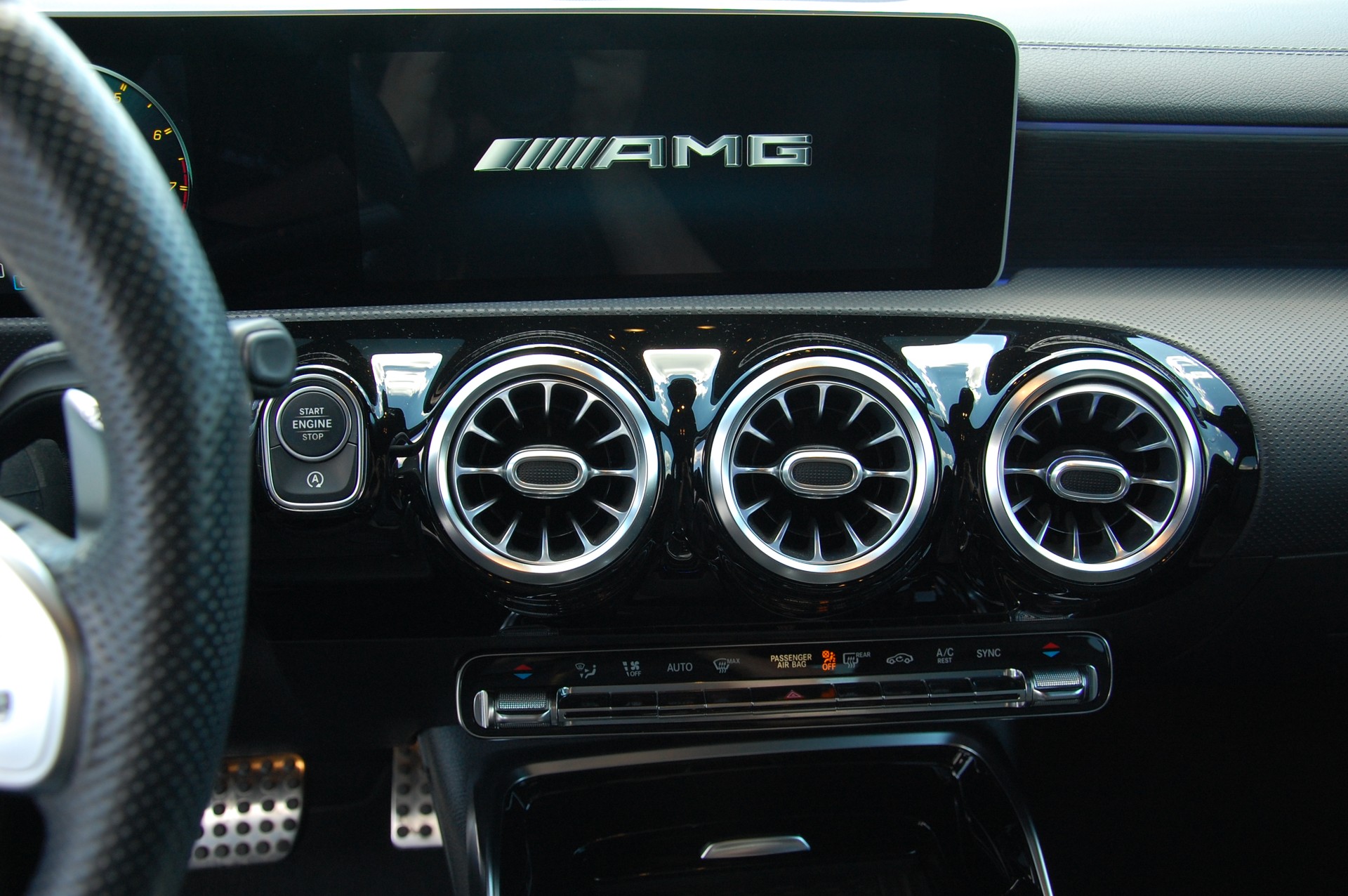 MERCEDES-BENZ A 35 AMG 4Matic Speedshift-image-12
