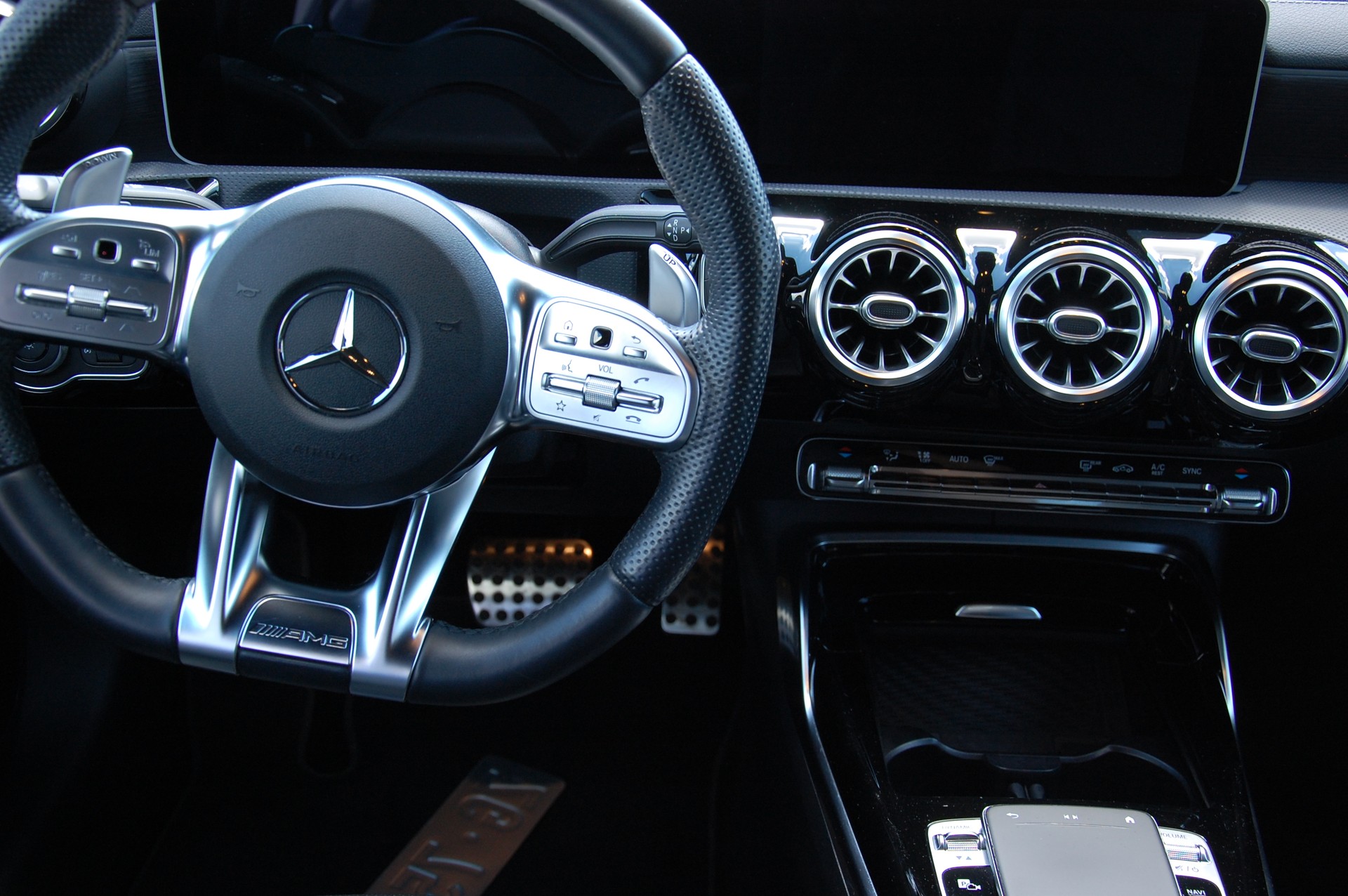 MERCEDES-BENZ A 35 AMG 4Matic Speedshift-image-9