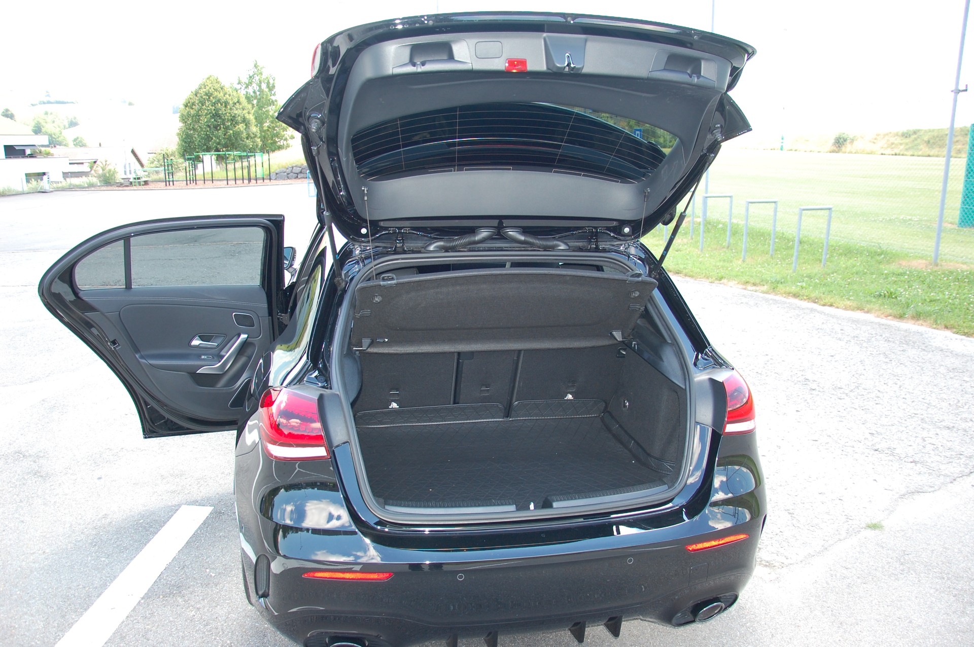 MERCEDES-BENZ A 35 AMG 4Matic Speedshift-image-7