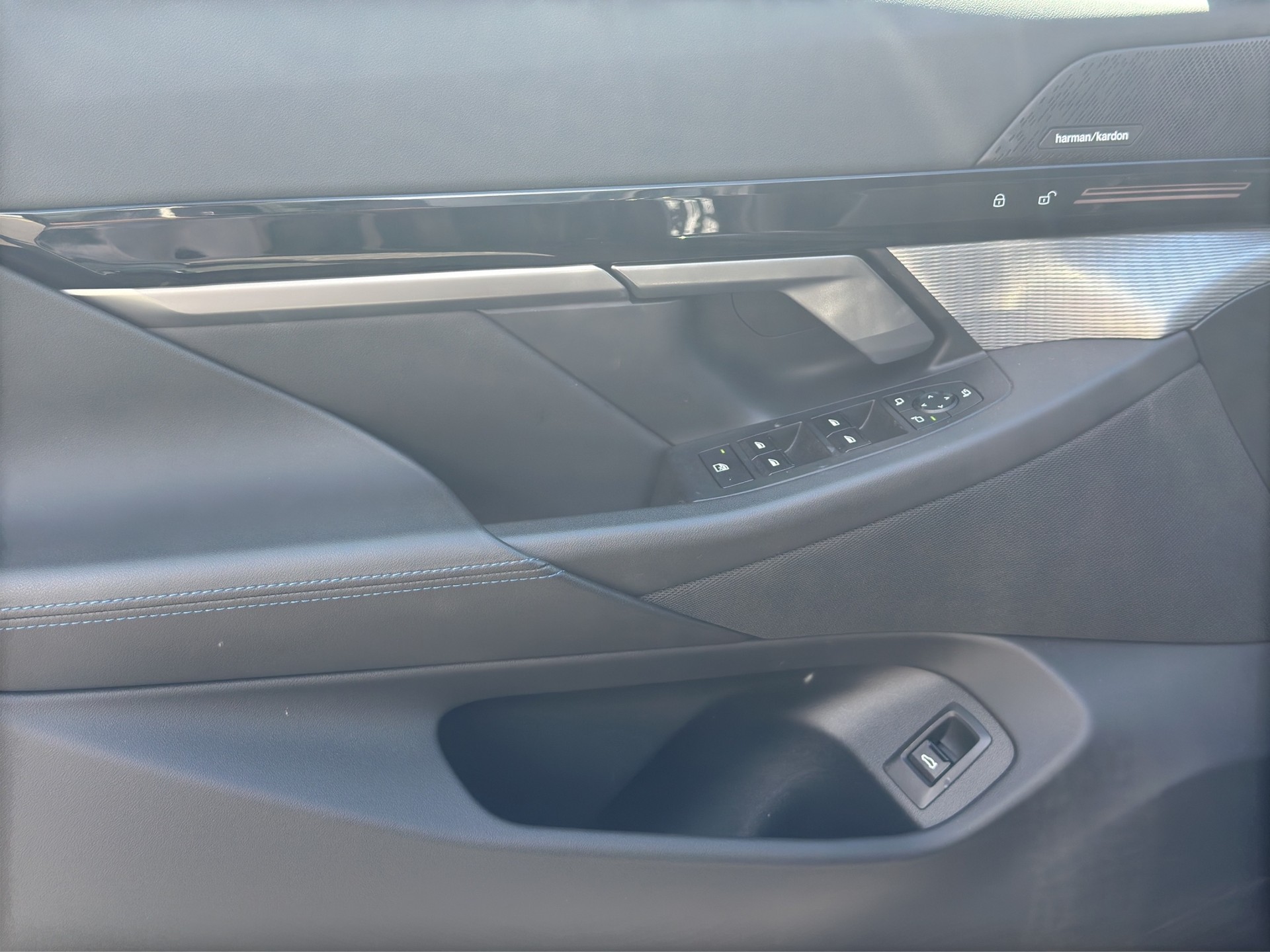 BMW 520d xDrive Touring M Sport Steptronic-image-15