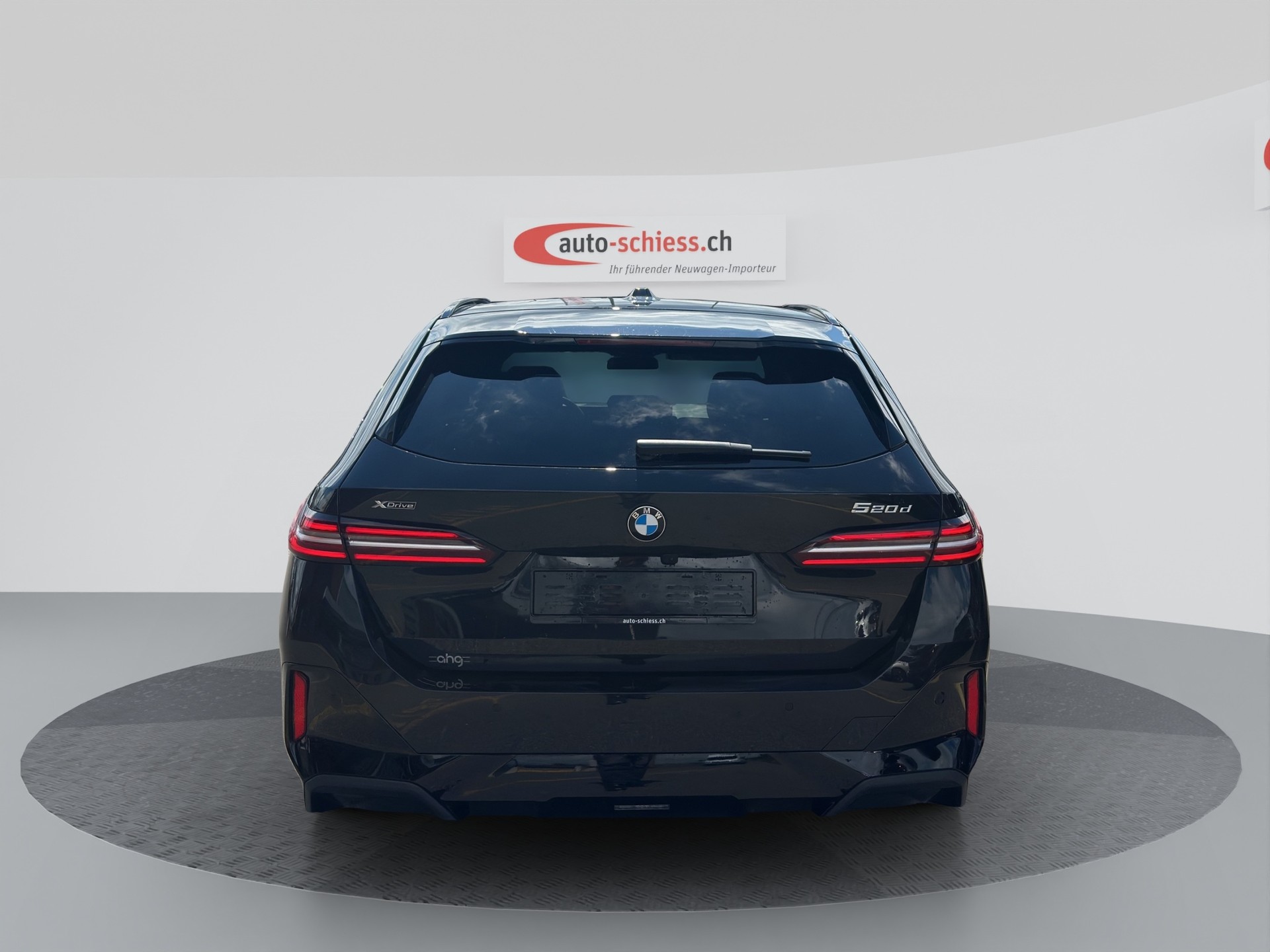 BMW 520d xDrive Touring M Sport Steptronic-image-7