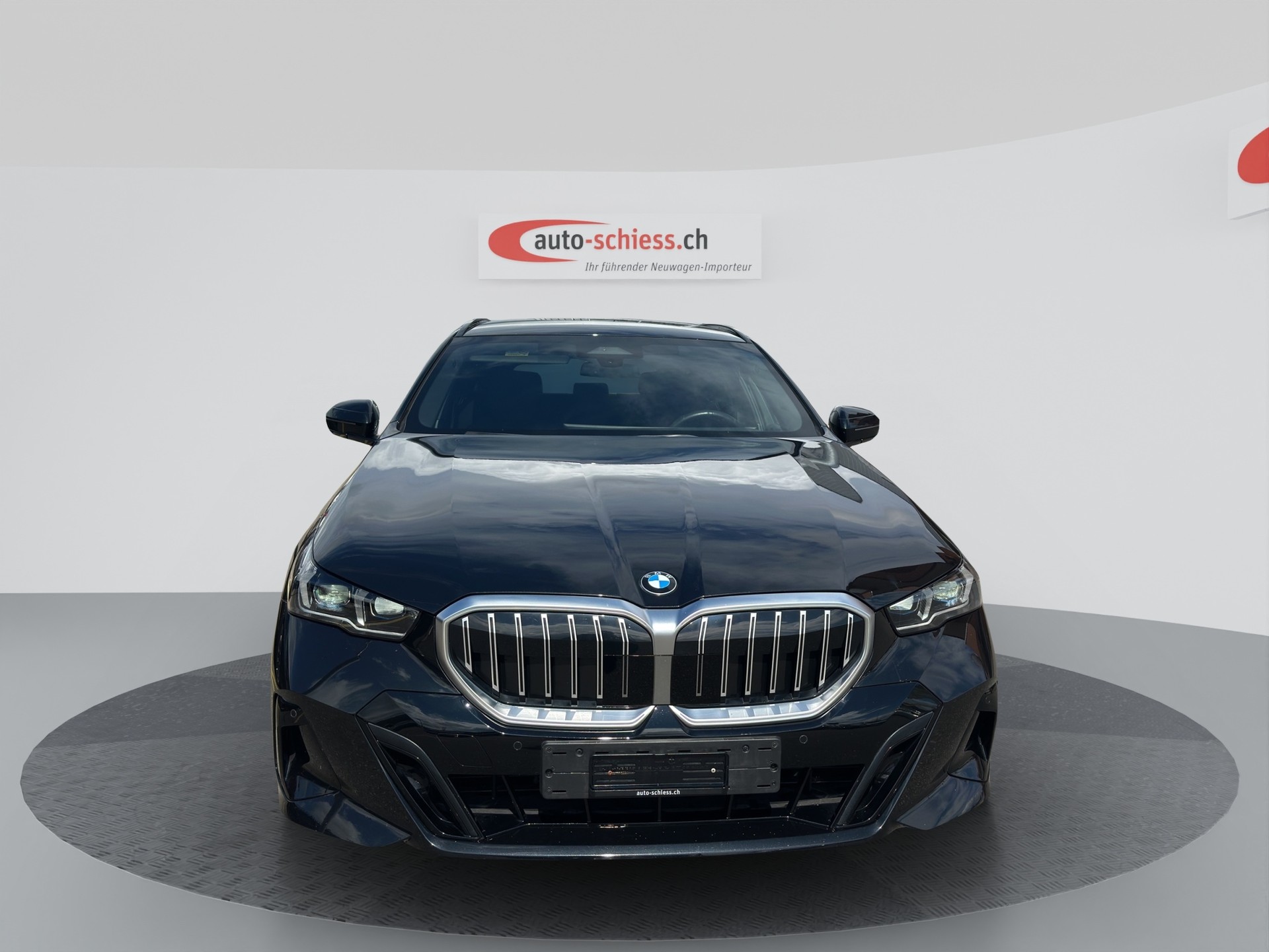 BMW 520d xDrive Touring M Sport Steptronic-image-9