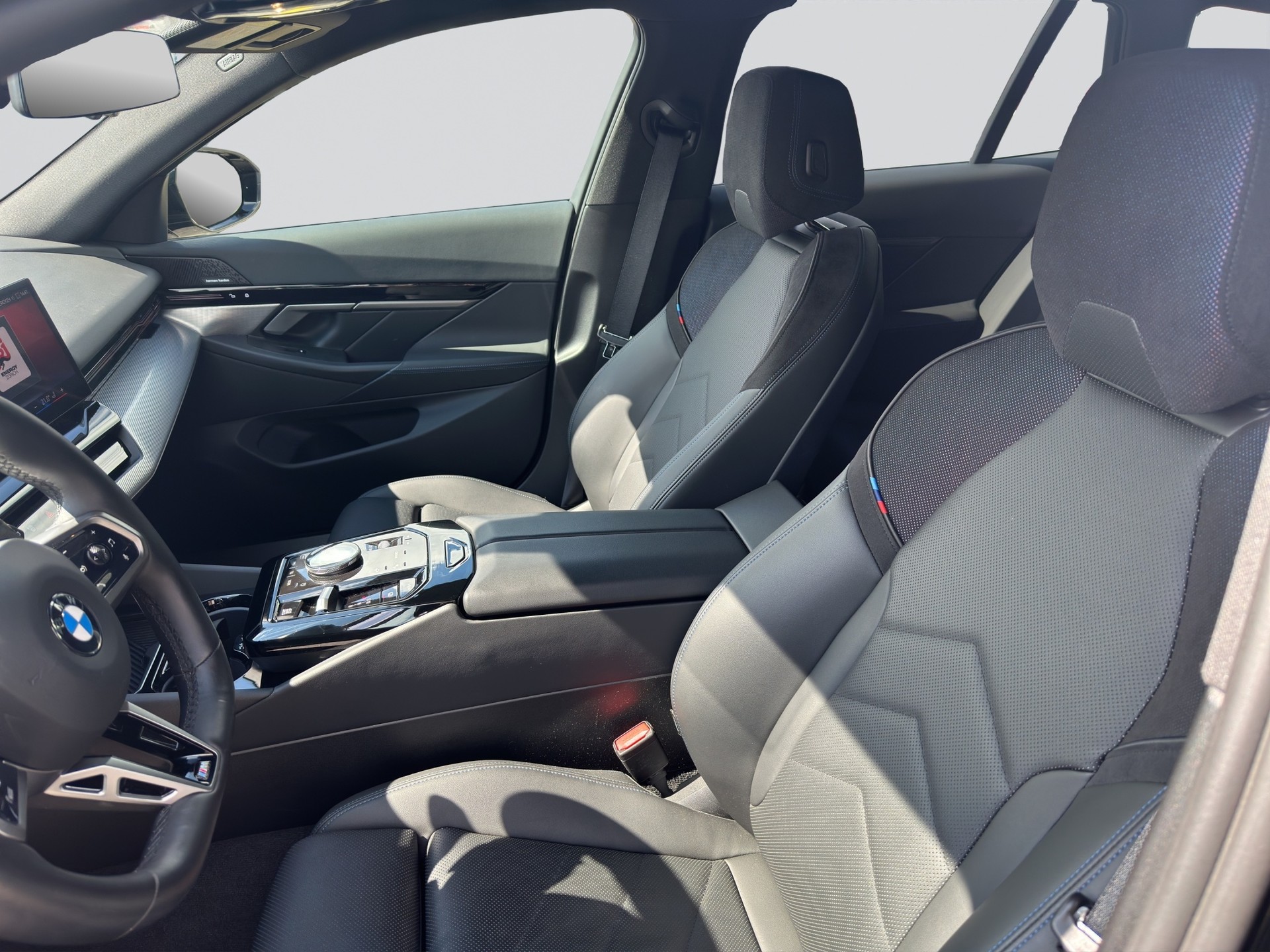 BMW 520d xDrive Touring M Sport Steptronic-image-13