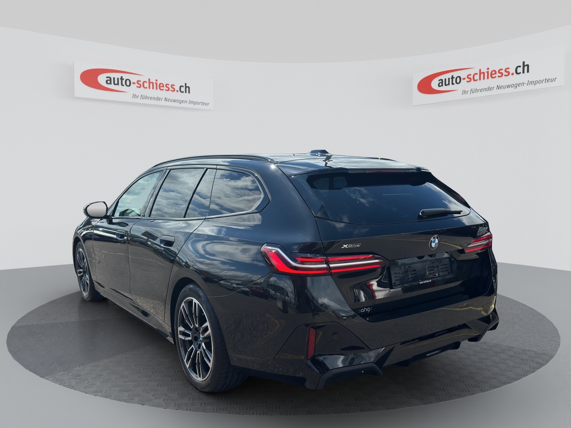 BMW 520d xDrive Touring M Sport Steptronic-image-10