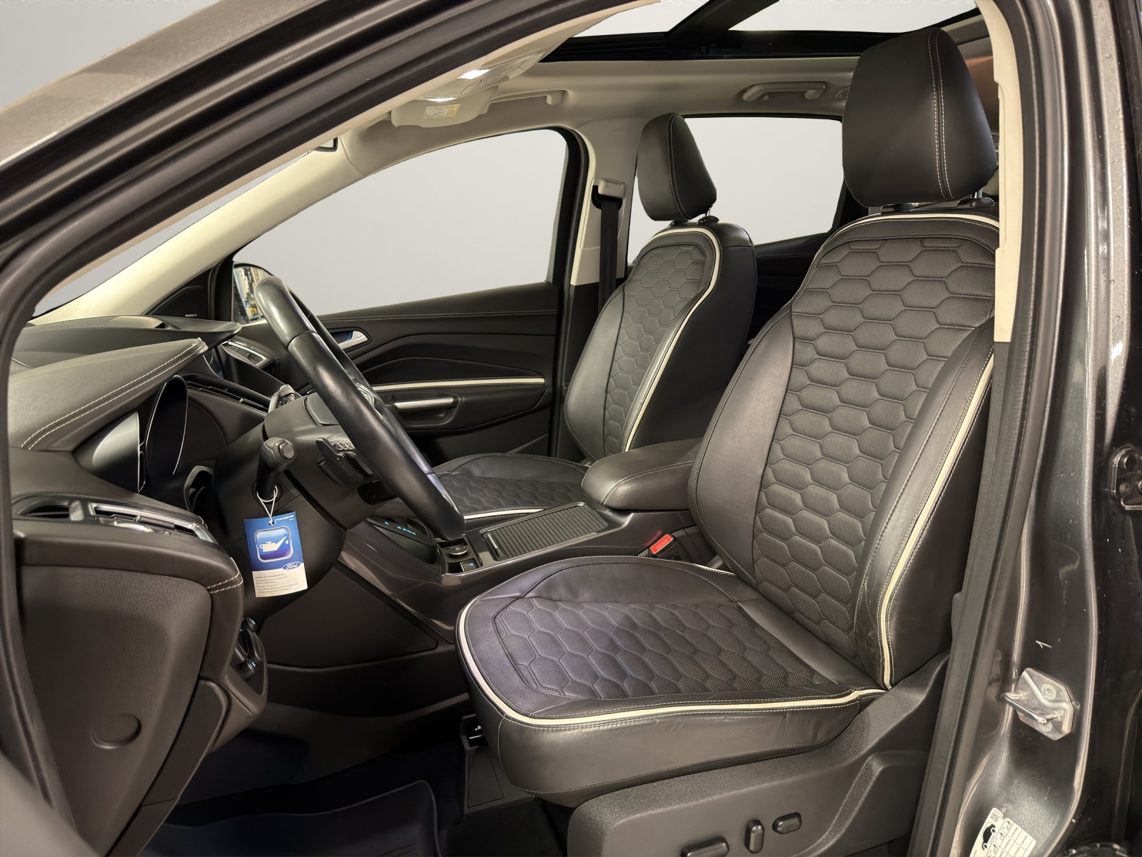 FORD Kuga 2.0 TDCi 180 Vignale FPS-image-12