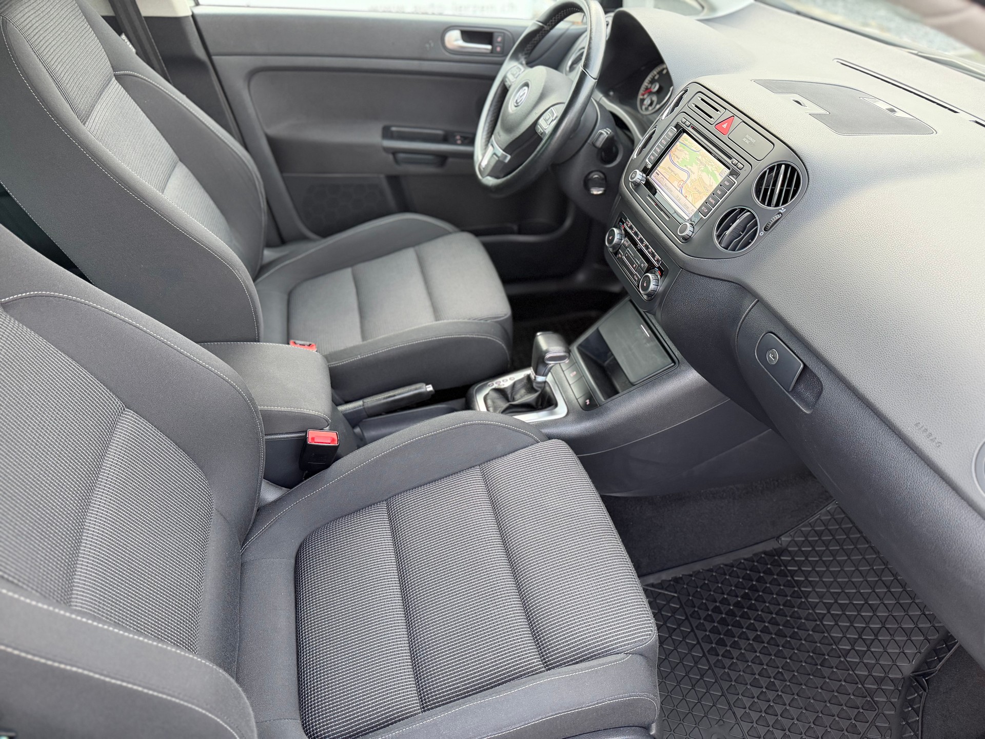 VW Golf Plus 1.4 TSI Team DSG Automat-image-8