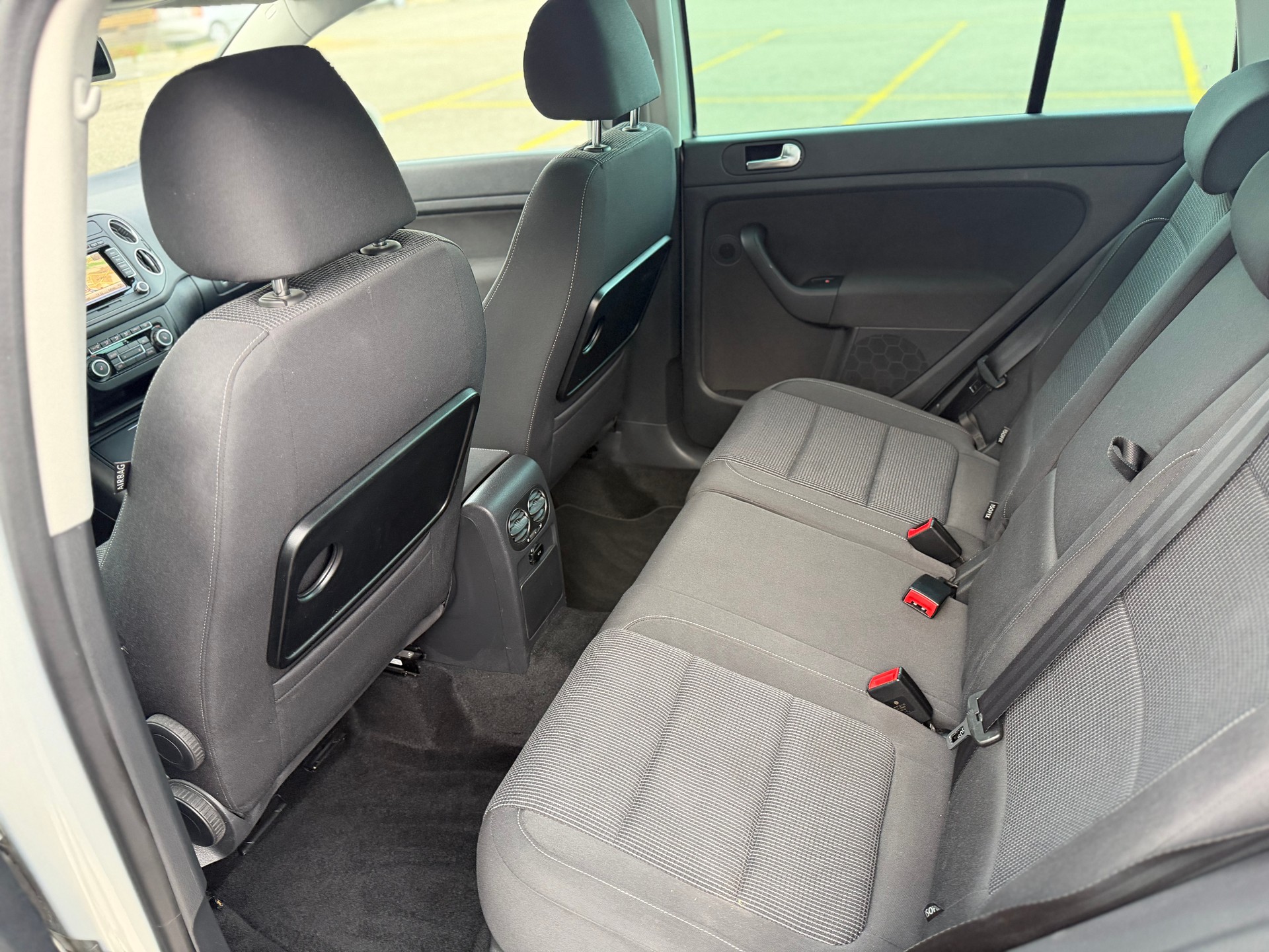 VW Golf Plus 1.4 TSI Team DSG Automat-image-9