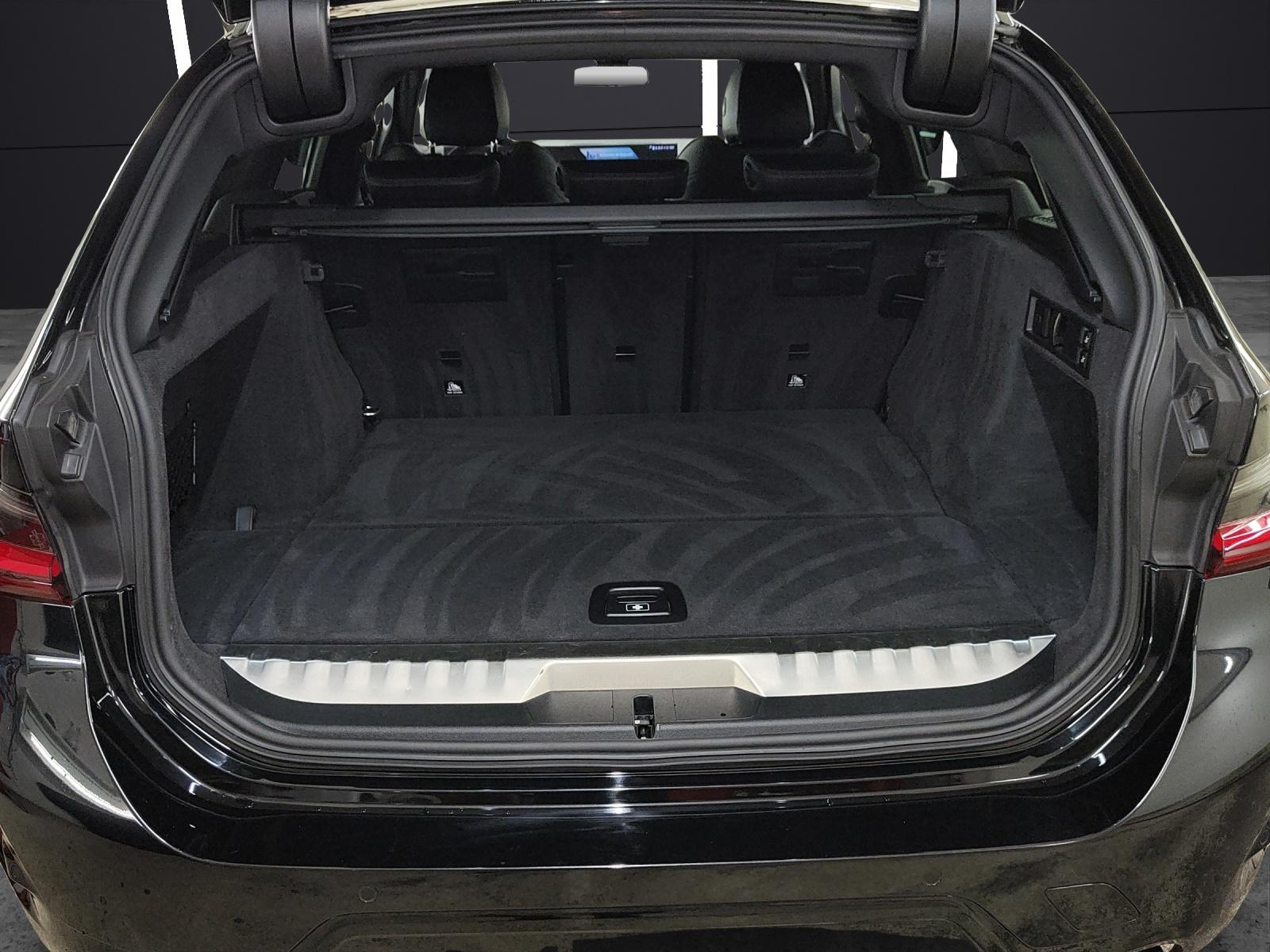 BMW 330e xDrive SAG Touring-image-16