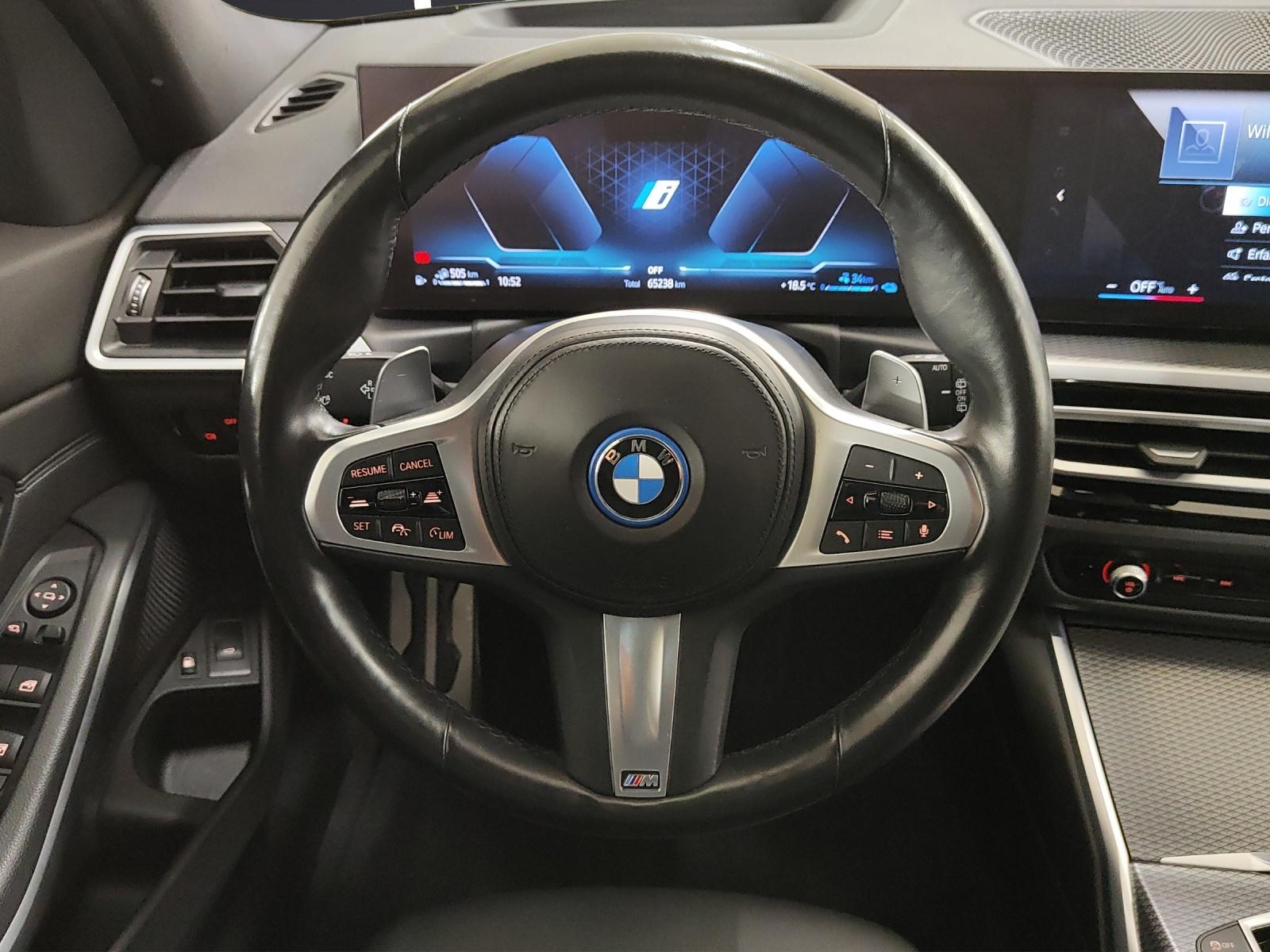 BMW 330e xDrive SAG Touring-image-11