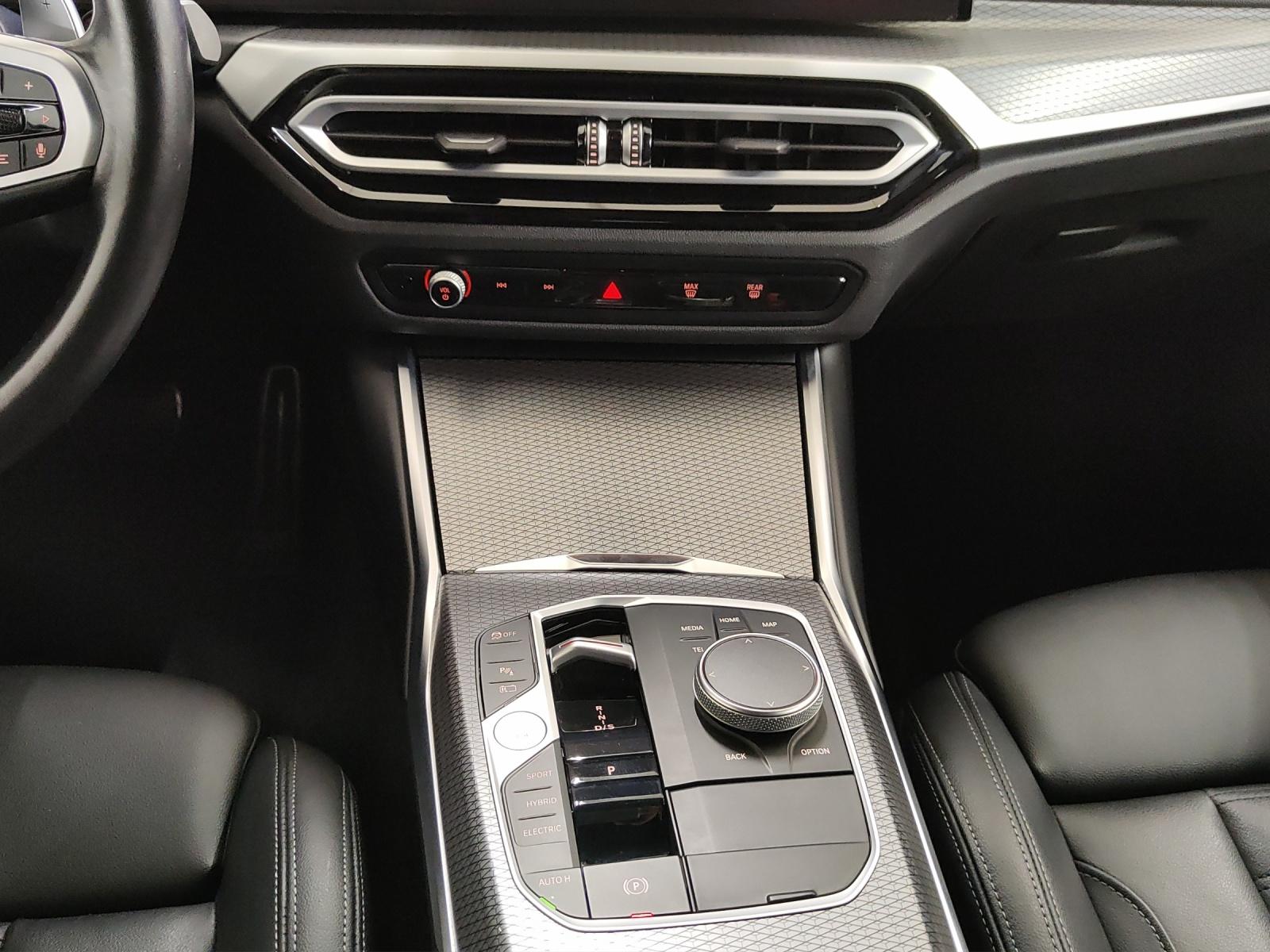 BMW 330e xDrive SAG Touring-image-12