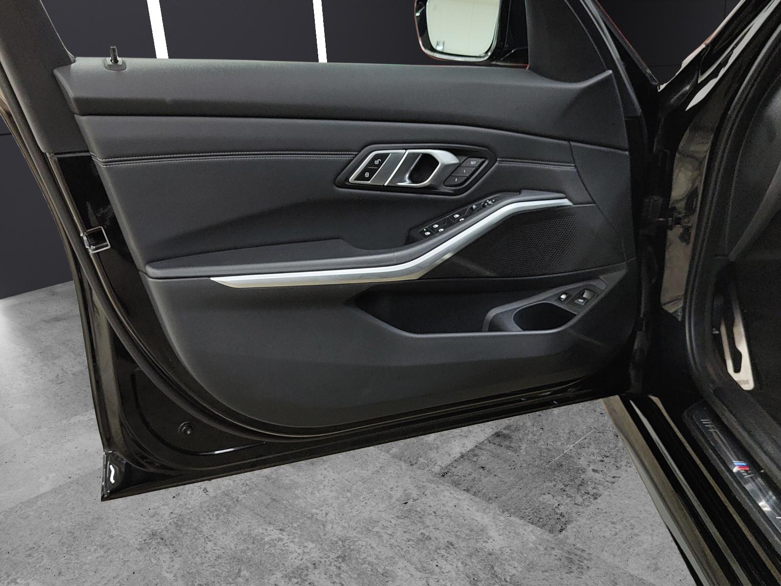 BMW 330e xDrive SAG Touring-image-14