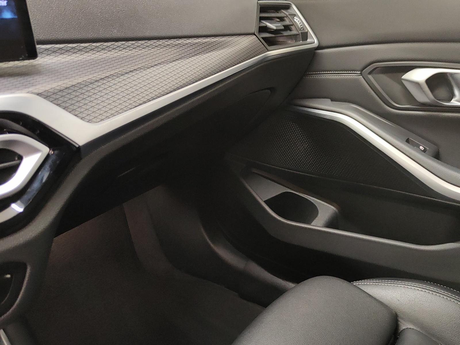 BMW 330e xDrive SAG Touring-image-22