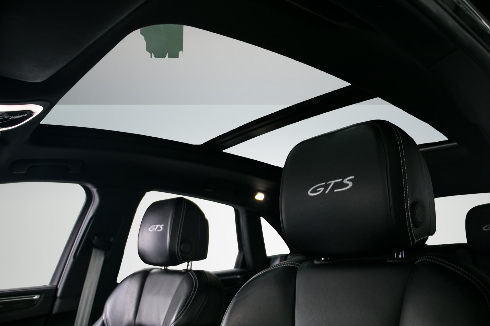PORSCHE Macan GTS PDK-image-16