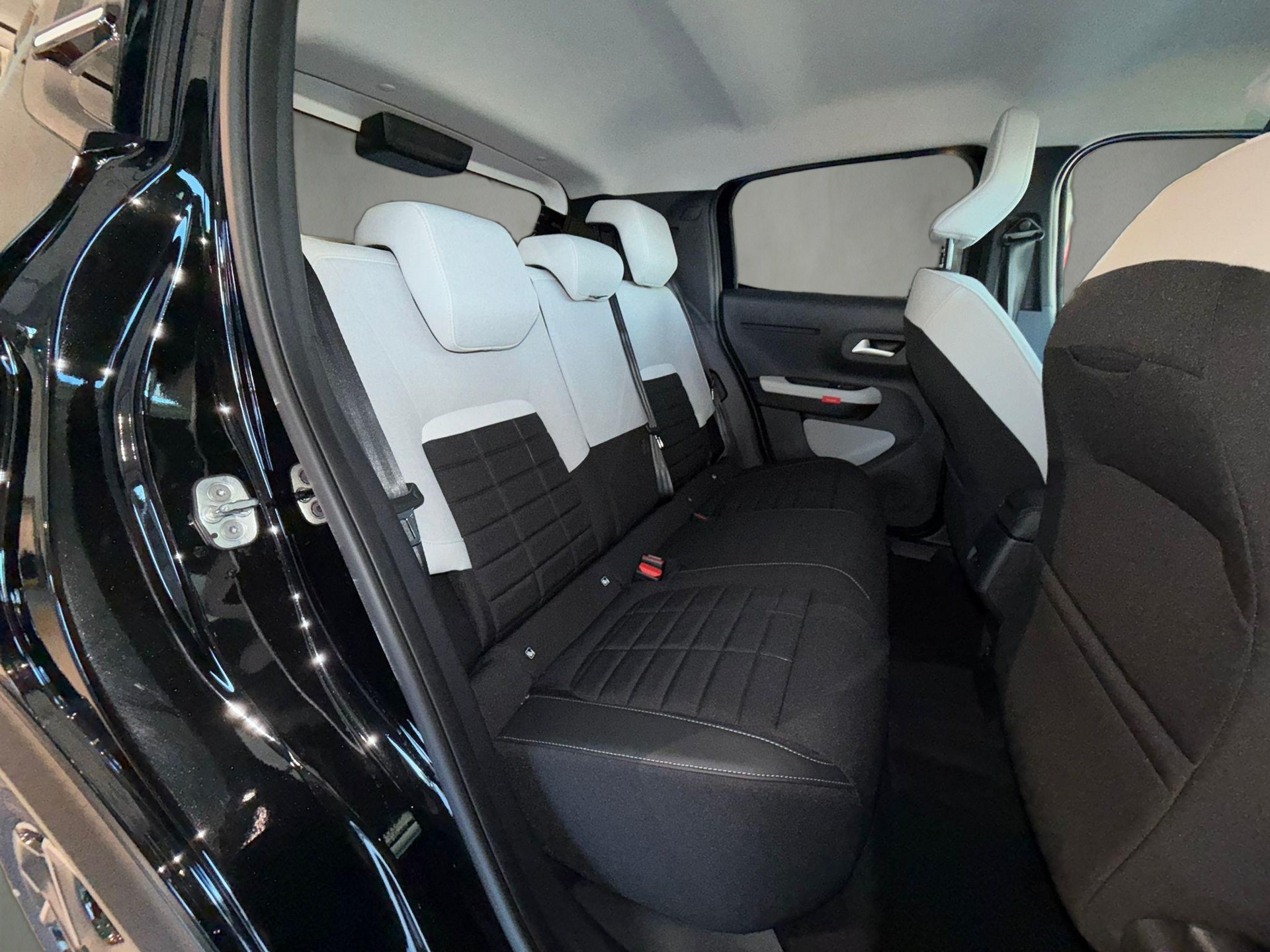 CITROEN C3 1.2 Hybrid Max-image-9