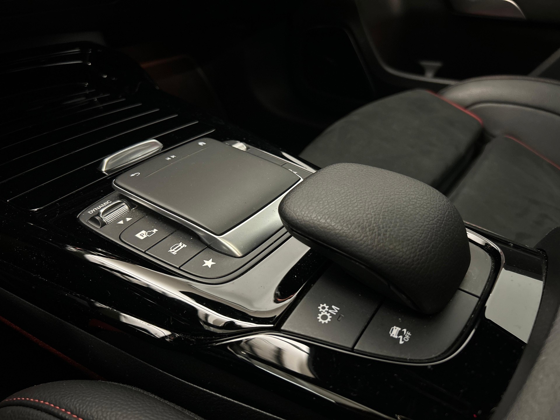 MERCEDES-BENZ A-Klasse W177 A 35 AMG 4matic-image-14