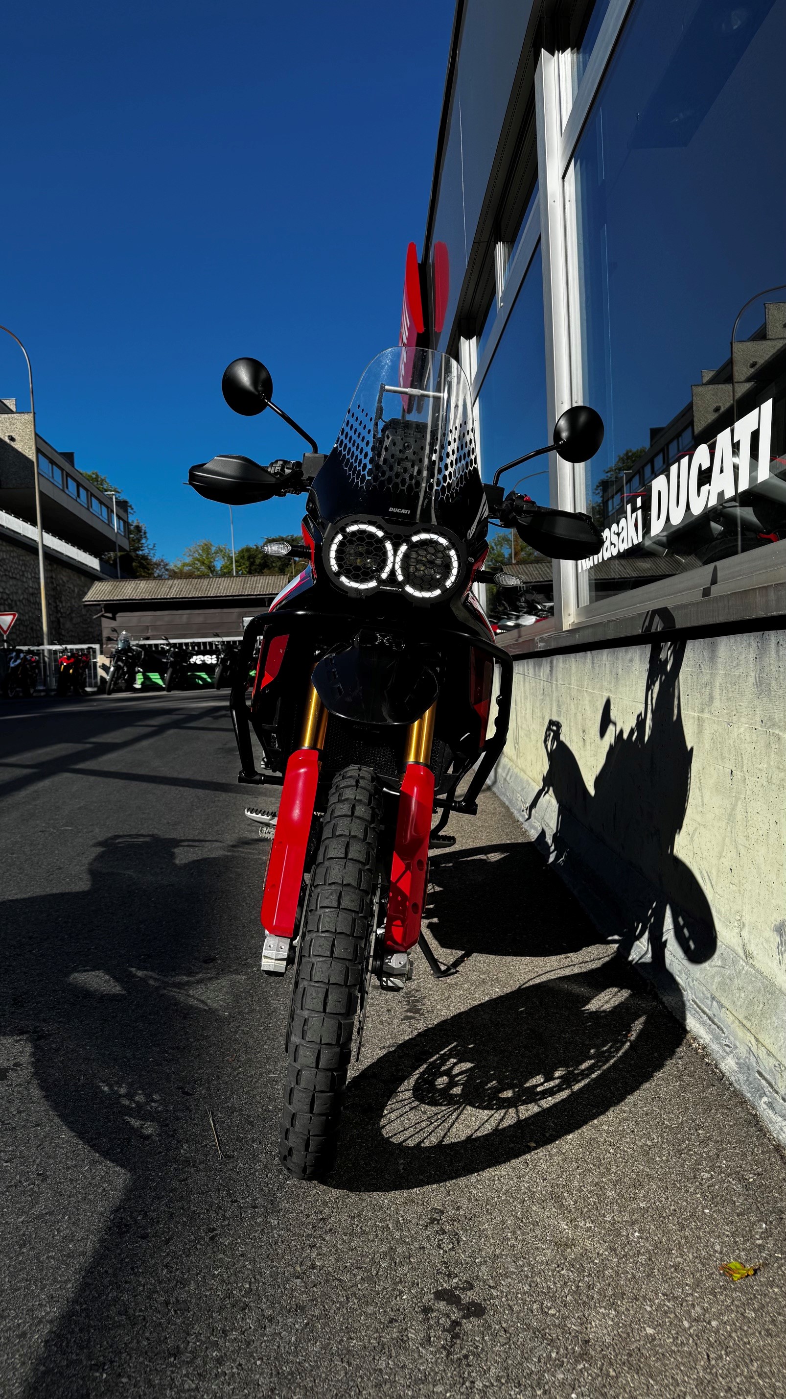 DUCATI Desert X Rally-showroom-element-2