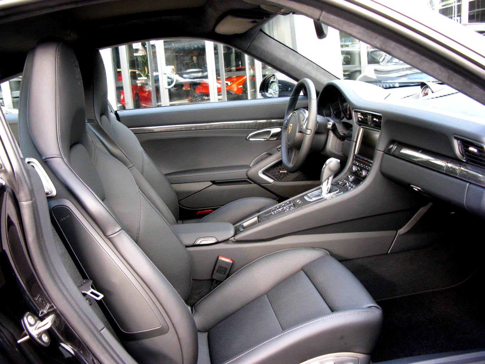 PORSCHE 911 Turbo S PDK-image-2