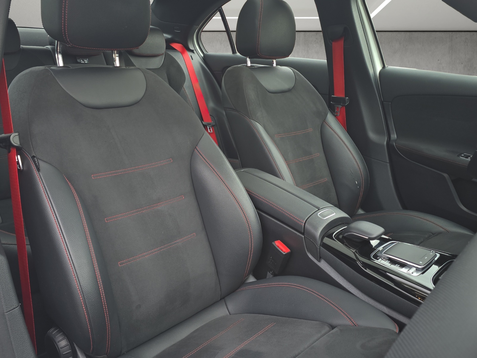 MERCEDES-BENZ A 35 AMG 4Matic Speedshift-image-10