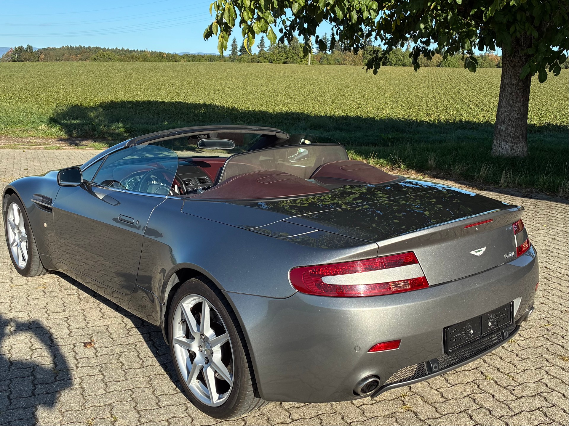 ASTON MARTIN Roadster-image-1