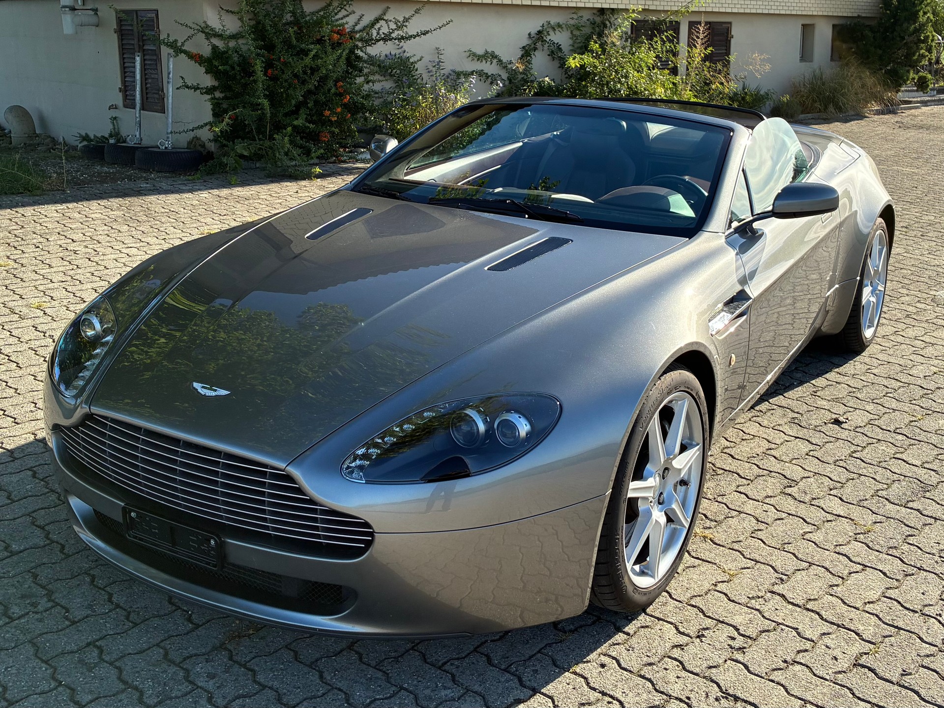 ASTON MARTIN Roadster-image-0