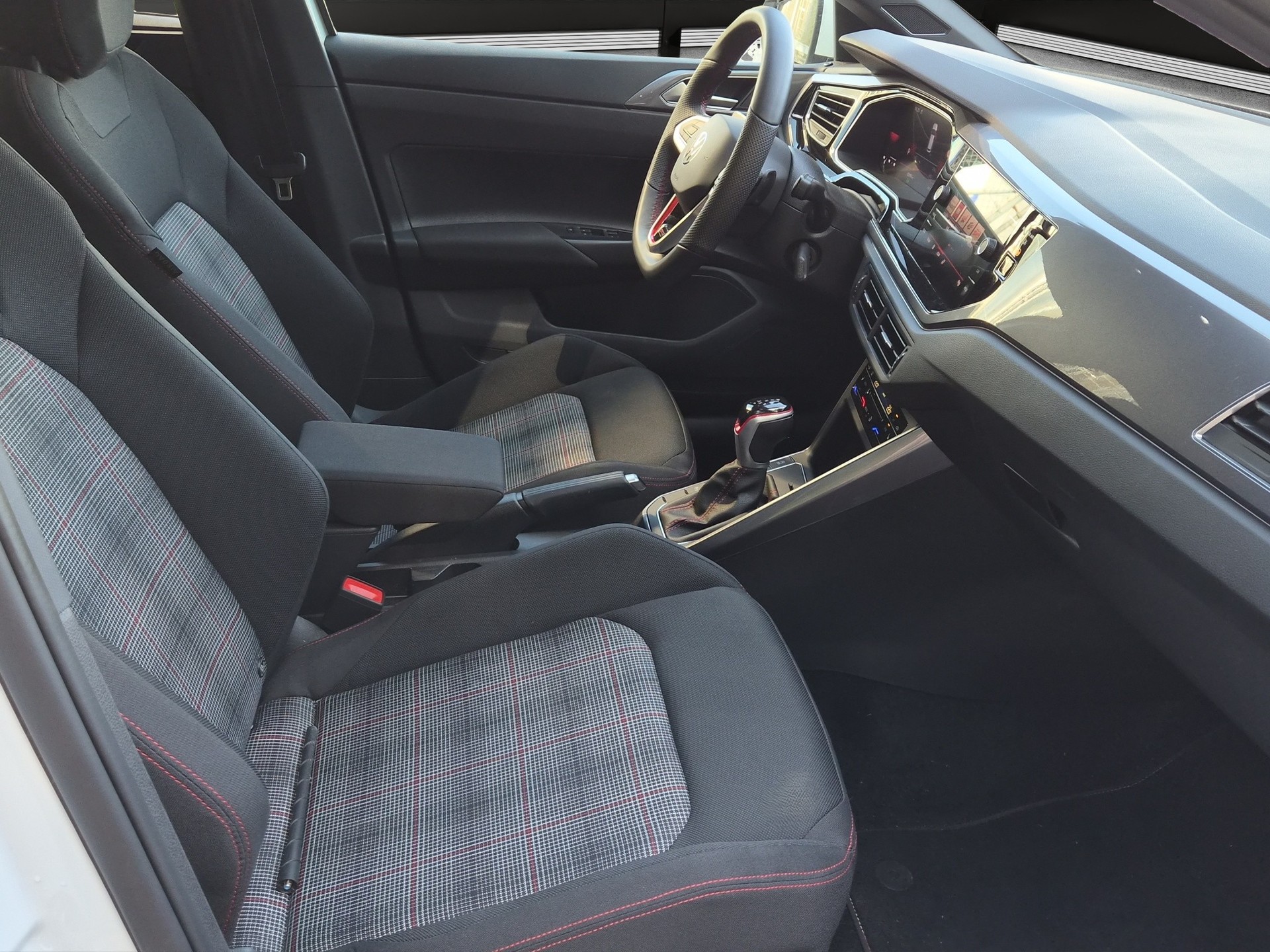 VW Polo 2.0 TSI GTI DSG-image-11