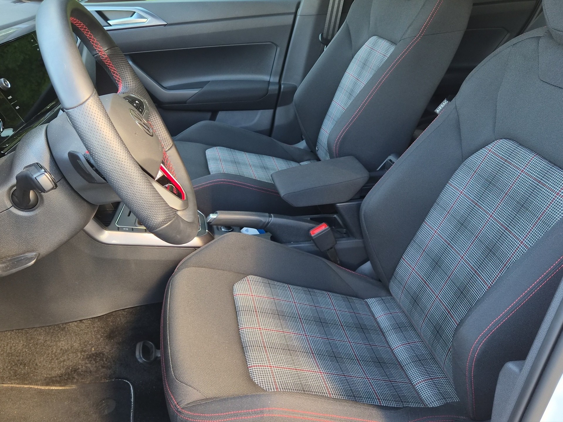 VW Polo 2.0 TSI GTI DSG-image-8