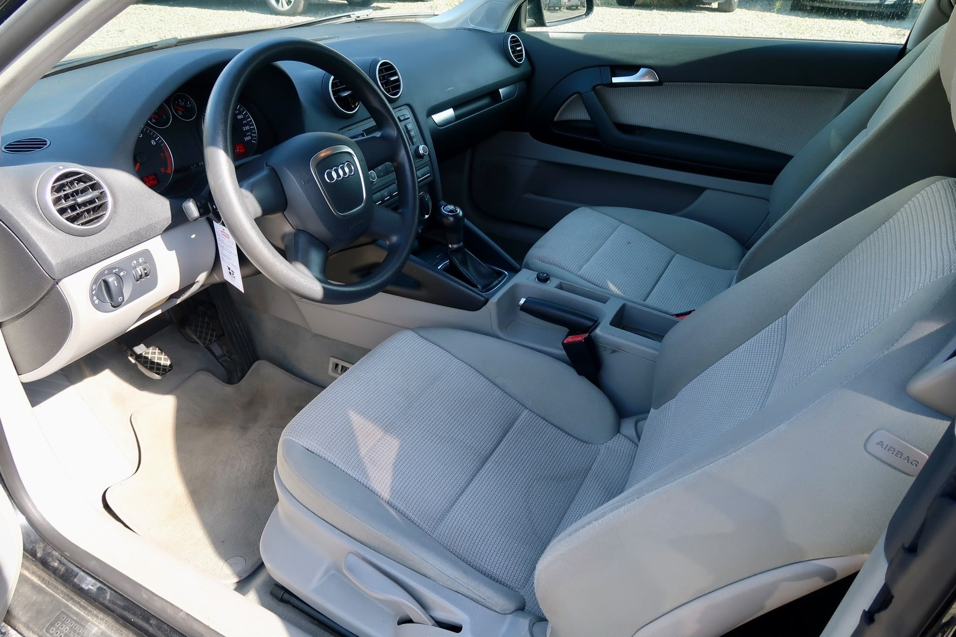 AUDI A3 1.6 Ambiente-image-7