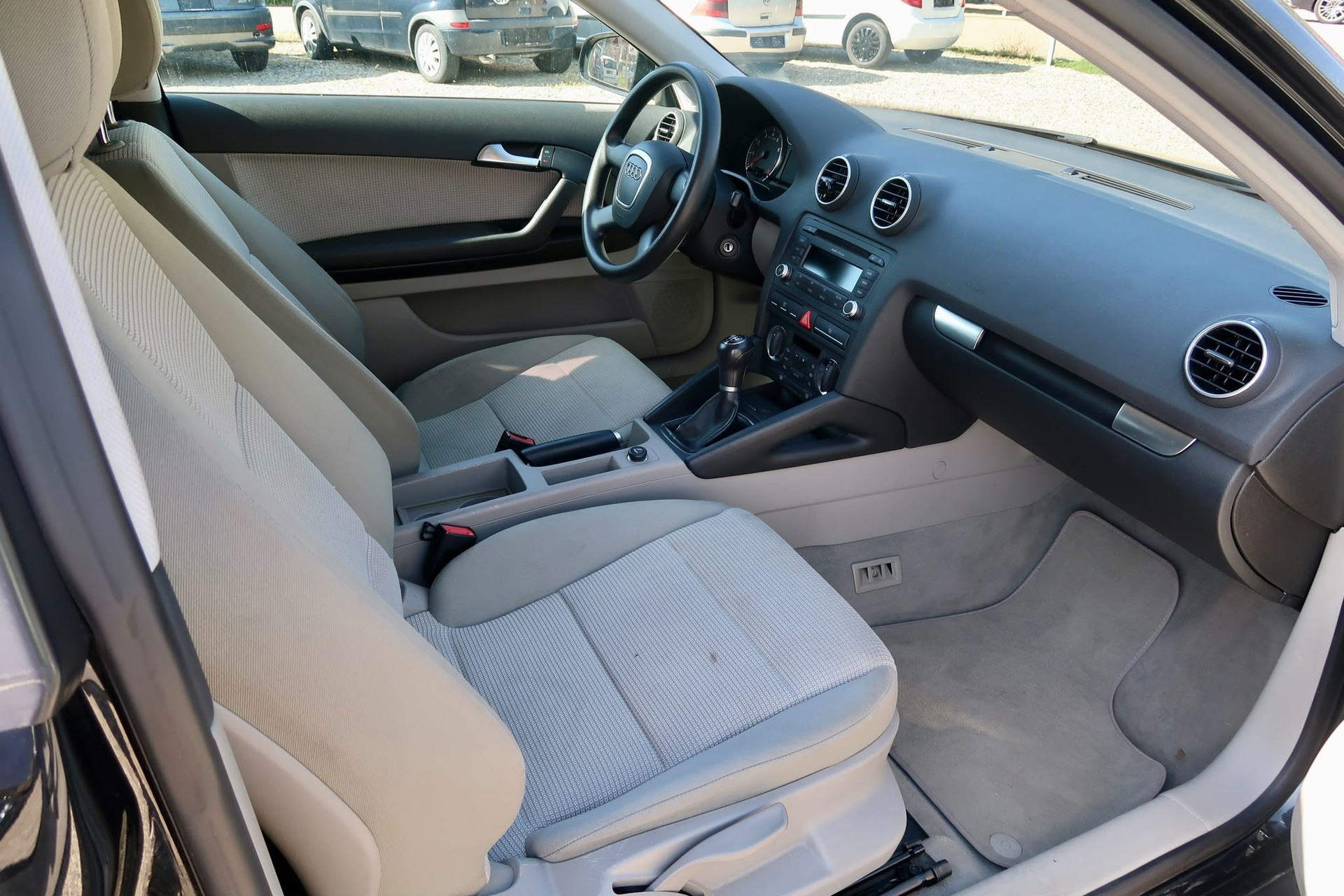 AUDI A3 1.6 Ambiente-image-6